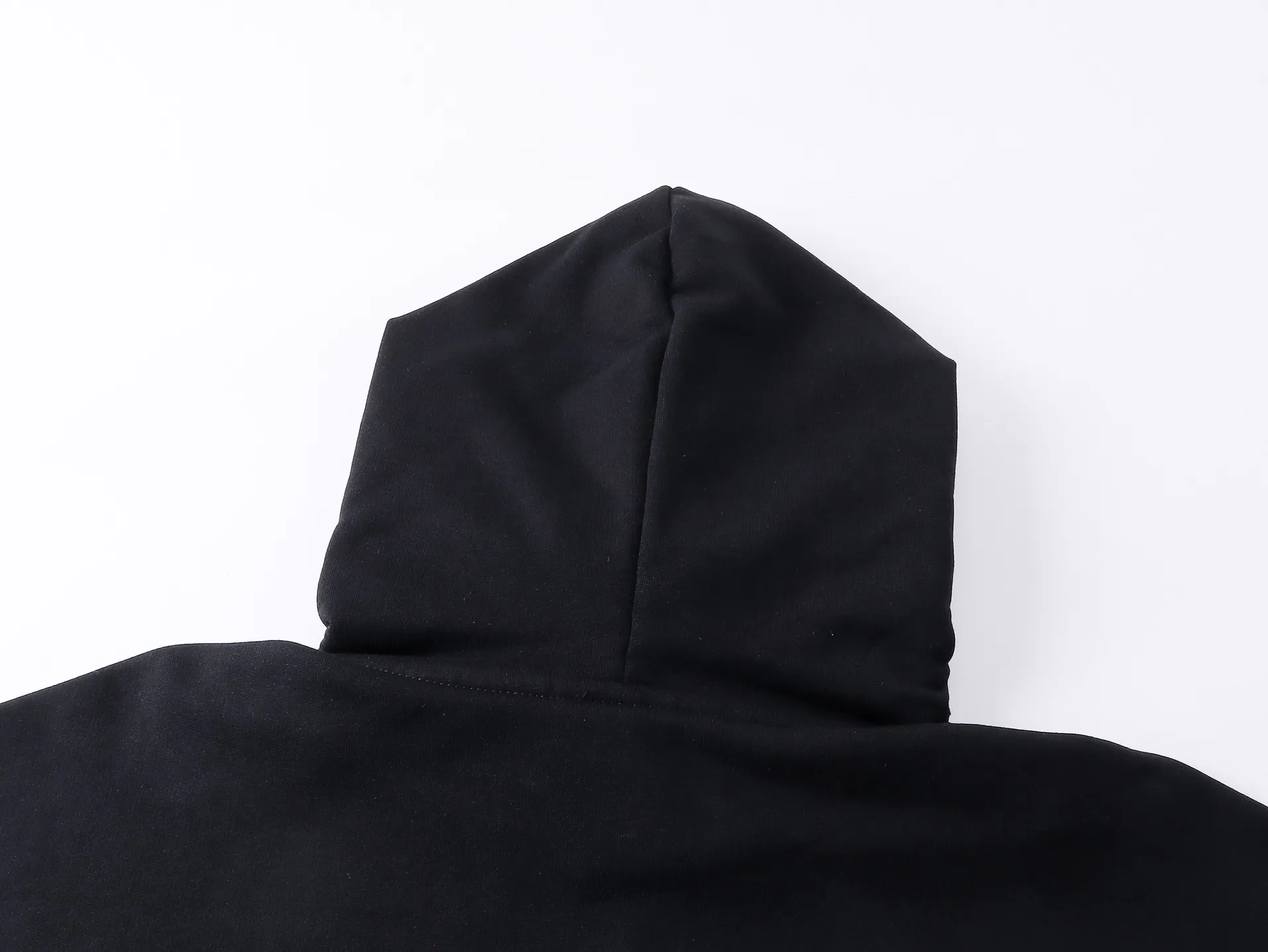 🅿️330 real photos [Top version. Official website quality] BALENCI*GA/Paris. SS25 latest model, Balenciaxx art multi-branded printed hooded sweatshirt. Brick cabinet synchronization. Genuine product developed in the first time, happy to print and compare! The fabric is made of Paris ZP custom-woven and dyed cotton sweatshirt. Weighing 460 grams, the cloth surface is clean. The cloth pattern is clear, soft and comfortable. The threads are dyed with no color difference. The printing uses environmentally friendly imported materials. The letters are clear and the effect is three-dimensional. The version adopts OS loose shoulder design. Same style for men and women. Code: BL258962 Color: black, white Size: XS S M L