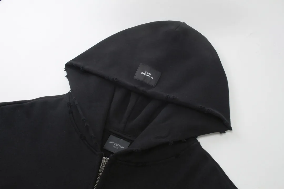 🅿️400 detailed picture [Top version. Official website quality] BALENCI*GA/Paris. 2024 latest global limited edition. BALENCIAGA joins forces with Archive to create a hooded sweatshirt. Crack printing is washed and worn, over-heavy craftsmanship, and brick cabinets are synchronized. ⚠️Distinguish the market currency, genuine development, worn. The hand-painted is consistent with ZP, and the printing uses imported cracking environmentally friendly glue. The garments are washed, worn and worn. The whole piece is designed with heavy craftsmanship. Comparisons welcome. The version adopts OS loose shoulder design. Same style for men and women. Code: BL238808 Color: black, gray and white. Size: XS S M L