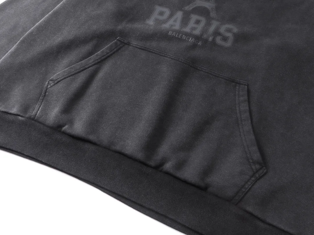 🅿️320 real shots [Top version. Official website quality] BALENCI*GA/Paris. 2024 new model. Front iron tower art print washed and distressed hooded sweatshirt. Brick cabinet synchronization. Genuine product developed at the first time, please print and compare! The fabric is made of Paris ZP custom-woven and dyed cotton sweatshirt. Weighing 460 grams, the cloth surface is clean. The cloth pattern is clear, soft and comfortable. The threads are dyed with no color difference. The printing is made of environmentally friendly imported materials. The letters are clear and the effect is three-dimensional. The entire garment is washed and distressed. The version adopts OS loose shoulder design. Same style for men and women. Code: BL238909 Color: washed black Size: XS. S. M. L