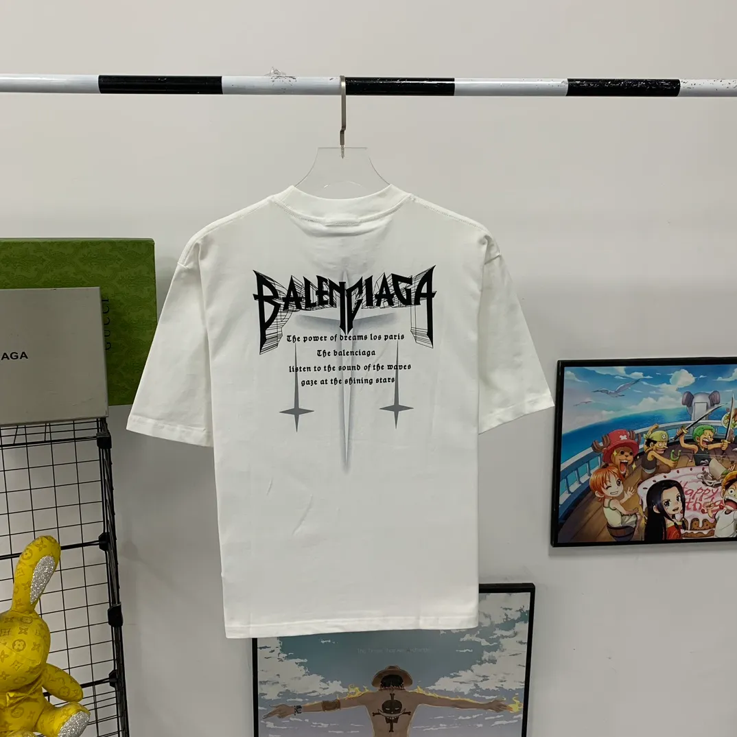 [New] Top tried and tested version Balenciaga 23SS new 3D lettered cotton short-sleeved T-shirt Balenciaga was founded by Cristobal Balenciaga, a great genius designer known as the representative of the 20th century. For more than half a century since the brand was founded, Balenciaga has been famous for its fashionable elegance in the fashion industry. You can find any of your favorite logos on the front and back of this piece, Ness.  The front and rear printing uses low-coverage screen printing technology, and the glue is imported. The printing is very delicate, and the scratched out problems are very clear and there are no burrs. The fabric is made of 280g double-ply double-yarn pure cotton loose fabric, which is loose and breathable, has good drying effect, full drape and skin toning. Three-dimensional drawing technology + dot gradient printing, oversize dropped shoulders and large version, easy to match, same style for men and women! Color: Black White Size: XS S M L P: 260