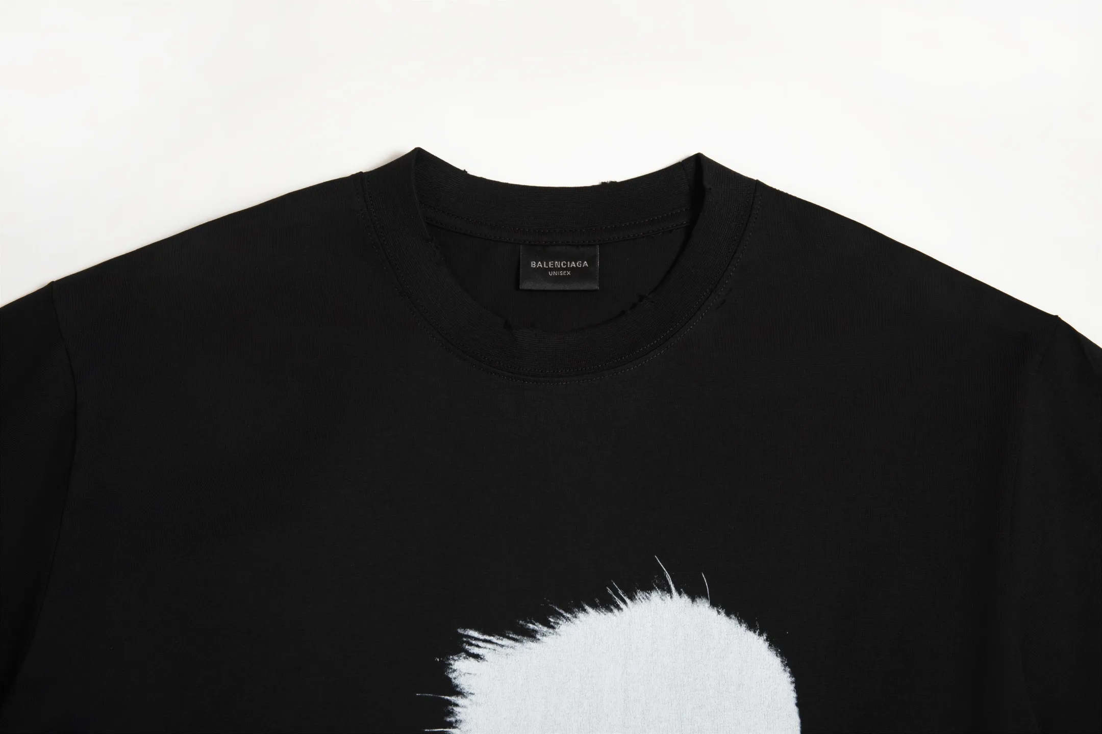 🅿️190 9178# Detailed picture Top version [[BALENCIA*GA] official website quality Paris' new joint musician Mini front and rear direct-printed short-sleeved T-shirt OS version Loose dropped shoulders Unisex style Fabric: 280 grams 100% cotton double yarn (three-step washing process) Process: front and rear white ink direct spray Garment wash Frayed Distressed Styling Solid color Color: Black Size: XS S M L