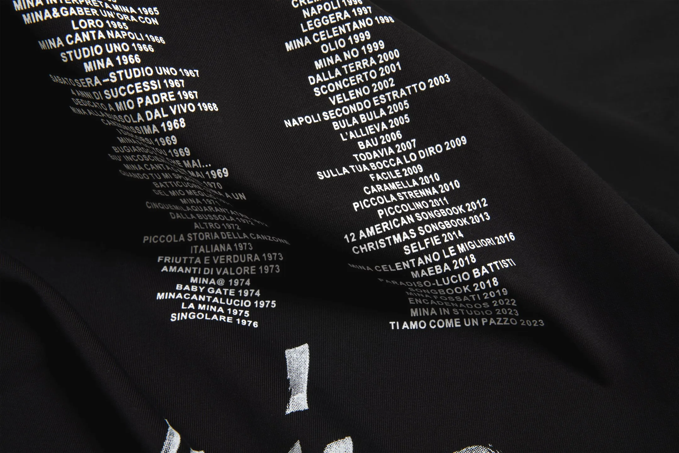 🅿️190 9178# Detailed picture Top version [[BALENCIA*GA] official website quality Paris' new joint musician Mini front and rear direct-printed short-sleeved T-shirt OS version Loose dropped shoulders Unisex style Fabric: 280 grams 100% cotton double yarn (three-step washing process) Process: front and rear white ink direct spray Garment wash Frayed Distressed Styling Solid color Color: Black Size: XS S M L