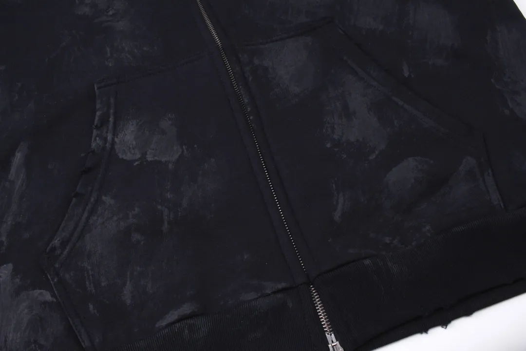 🅿️400 detailed pictures [Top version. Official website quality] BALENCI*GA/Paris. 2024 latest Sanskrit letter LOGO hand-painted graffiti, washed and worn, distressed zipper cardigan hooded sweatshirt. Brick cabinet synchronization. ⚠️Difference in market currency. YB development. Worn. Hand-painted consistent with ZP, ‼ ️The fabric is made of Paris ZP custom-woven and dyed cotton terry sweatshirt. The weight is 450 grams. The cloth surface is clean. The cloth pattern is clear, soft and comfortable. The threads are dyed with no color difference. The printing process is extremely complex, and the garments are hand-painted, worn, and distressed, and the process is extremely heavy. Comparisons welcome. The version adopts OS loose shoulder design. Same style for men and women. Code: BL238036 Color: black blue. Size: XS S M L