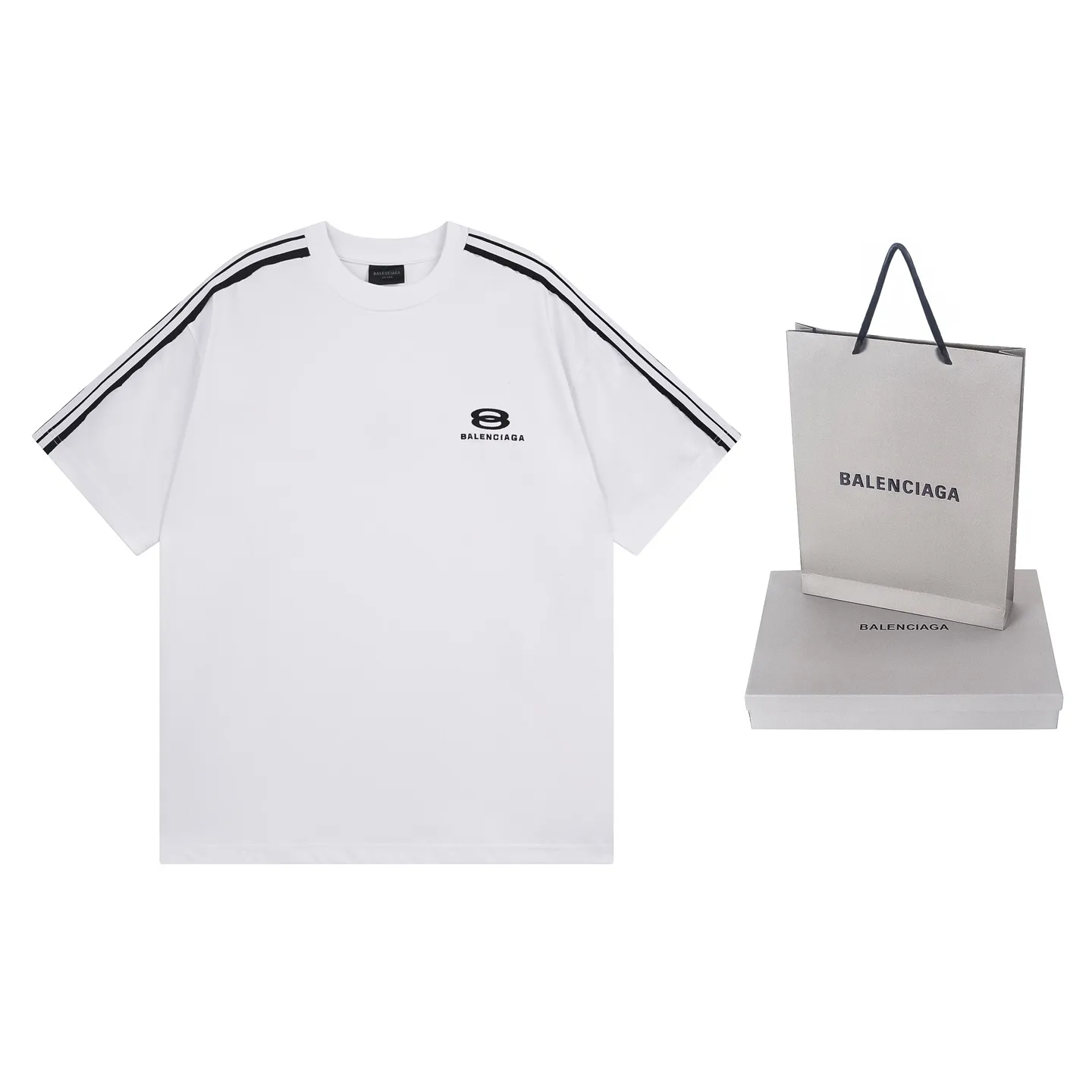🅿️196 Detailed picture [Top version. Official website quality] BALENCI*GA/Paris SS25 latest model, raglan sleeves with color matching, drawstring, and classic LOGO short-sleeved T-shirt embroidered on the front left chest #Classic Fashion. Brick cabinets are synchronized and developed at the first time. The fabric is made of Paris ZP custom-woven and dyed cotton double yarn. Weighing 260 grams, the cloth surface is clean. The cloth pattern is clear, soft and comfortable. The threads are dyed with no color difference. The classic pattern embroidery is embroidered using an imported Tajima embroidery machine. The letters are clear, three-dimensional and without burrs. Jubie market produces pictures based on pictures. Welcome to compare. The version adopts OS loose shoulder design. Same style for men and women. Code: BL253685 Color: black, white Size: XS S M L