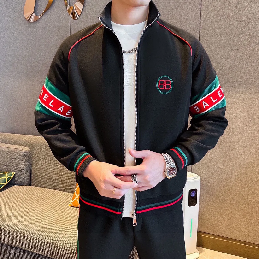 🅿️500 [BALENCIAGA] Hot-selling suit is coming. Focus on the original version of the official website. 2025 new hot-selling cardigan sweater suit. The original order is the best product. 🇭🇰The meticulous work of top designers is dedicated to a fitting and perfect upper body effect. All-natural high-quality Tencel Roman cotton 100%, close-fitting comfort, noble and elegant! Original hardware embodies elegance and nobility! Counter size: M-4XL (up to 190 pounds)