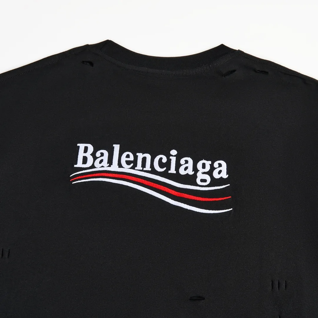 🅿️160 9116# Detailed picture Top version [[BALENCIA*GA] official website quality Paris new Coke embroidered short-sleeved T-shirt OS version Loose dropped shoulders Unisex style Fabric: 260g 100% cotton double yarn Technology: Front and back embroidery Garment washing Shape solid Color: Black White Size: XS S M L