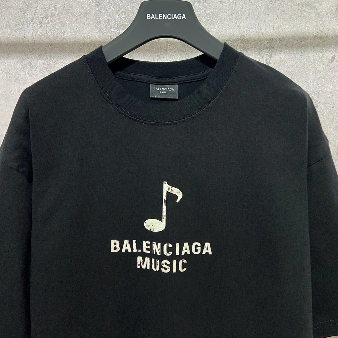 🅿️160 9129# Actual pictures Top version [[BALENCIA*GA] Official website quality Paris new musical note logo heat-printed short-sleeved T-shirt OS version Loose dropped shoulders Unisex fabric: 260 grams 100% cotton double yarn Technology: Front and rear heat transfer printing Garment wash Shaping Solid Color Color: Black White Size: XS S M L