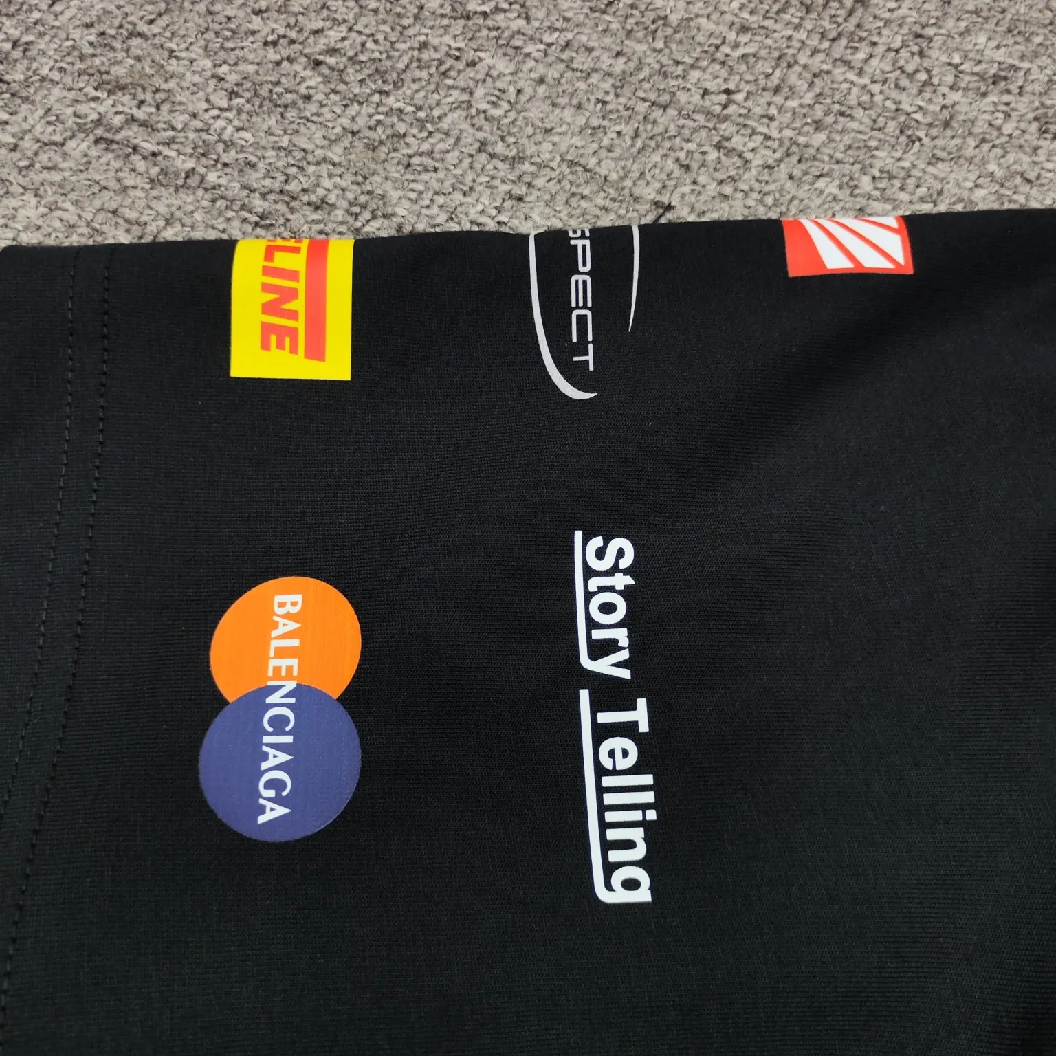 Top version BALENCIAGA/Balenciaga 2024 SS multi-element racing trademark LOGO collection printed short-sleeved T-shirt ✅No.1 quality in this market, real ceiling quality ✅All original development pay attention to detail pictures to avoid mixed distribution of stolen pictures by merchants ✅Correct 260g custom-woven and dyed pure cotton double yarn fabric, good color fastness, no fading ✅Correct Conley printing machine imported material printing, clear three-dimensional, firm and non-shedding ✅Custom-dyed thread, no color difference, no deformation, overweight process Differentiating market currency, here is an explanation of why mine is a little more expensive than others, 1. It seems to be simple printing or embroidery, but it is not simple at all. 10000% imported machine restoration is not just a lip service. You are welcome to compare with peers. 2. Each model is produced by the company. The details of the workmanship and fabrics are consistent with the original ones. There is no color difference between the ones at the counters. Re-engraving is not scary. Whoever is fake is embarrassed. It’s not shameful to make a replica, it’s shameful if you can’t buy the correct version if you make a replica. 3. Note that the threaded collars are all original collars of certain countries and regions, with high wrapping. The width of the neckline and cabinets are accurate to the millimeter. Thick necklines are not easy to deform. The collars of high-end products are all restored cabinets. They are different from the big collars in the world. Ordinary garbage short-sleeves are printed with a print. The clavicle of the upper body is exposed. Please be patient. Customers who have bought genuine products or have seen genuine products will come back to place orders again. This is quality. This is quality. 4. Different styles of washed wheat main wheat, including imported wheat, have different colors and codes. Really restore the counter. As we all know, Balenciaga has different English or different colors on the collar labels of each quarter. This distinguishes the fast food products with the same common main wheat washed wheat. 5. Pay attention to the workmanship. The stitching at the neckline has no folds, smooth and natural without overlapping lines, and truly restores this. This is something that many people cannot do. 6. The fabric is made of 260g Paris-specific double yarn. No one can make better fabrics than my family. There's really no way to compare it with the ordinary version on the market. Respect it. It's genuine and costs thousands of dollars anyway. Don't buy street stalls. Quality 7. The workmanship is fully restored. The packaging is fully restored. The cost is huge. 8. I guarantee here that this is the highest quality you can find. Color: Black Size: S--XL P:290