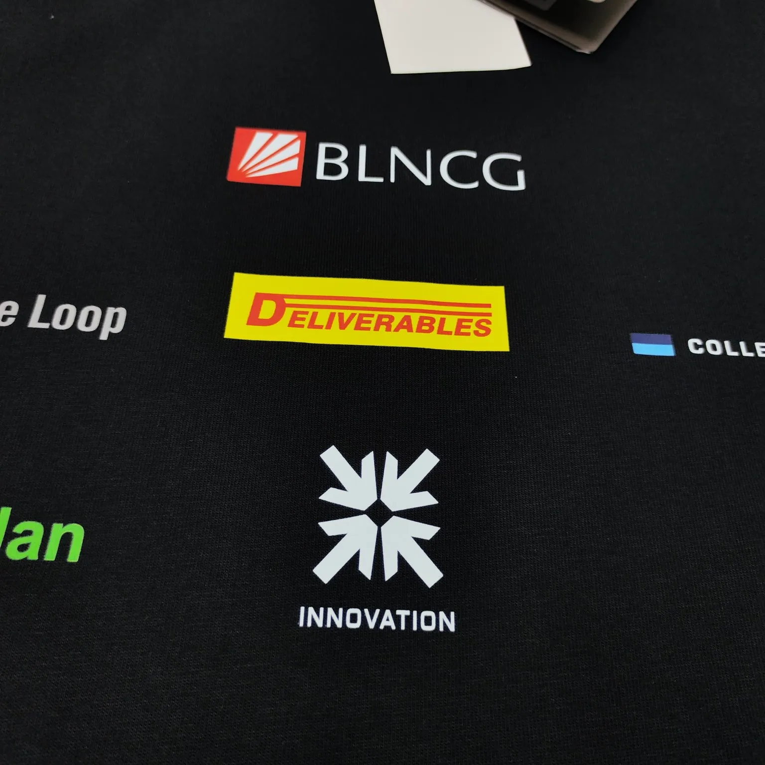 Top version BALENCIAGA/Balenciaga 2024 SS multi-element racing trademark LOGO collection printed short-sleeved T-shirt ✅No.1 quality in this market, real ceiling quality ✅All original development pay attention to detail pictures to avoid mixed distribution of stolen pictures by merchants ✅Correct 260g custom-woven and dyed pure cotton double yarn fabric, good color fastness, no fading ✅Correct Conley printing machine imported material printing, clear three-dimensional, firm and non-shedding ✅Custom-dyed thread, no color difference, no deformation, overweight process Differentiating market currency, here is an explanation of why mine is a little more expensive than others, 1. It seems to be simple printing or embroidery, but it is not simple at all. 10000% imported machine restoration is not just a lip service. You are welcome to compare with peers. 2. Each model is produced by the company. The details of the workmanship and fabrics are consistent with the original ones. There is no color difference between the ones at the counters. Re-engraving is not scary. Whoever is fake is embarrassed. It’s not shameful to make a replica, it’s shameful if you can’t buy the correct version if you make a replica. 3. Note that the threaded collars are all original collars of certain countries and regions, with high wrapping. The width of the neckline and cabinets are accurate to the millimeter. Thick necklines are not easy to deform. The collars of high-end products are all restored cabinets. They are different from the big collars in the world. Ordinary garbage short-sleeves are printed with a print. The clavicle of the upper body is exposed. Please be patient. Customers who have bought genuine products or have seen genuine products will come back to place orders again. This is quality. This is quality. 4. Different styles of washed wheat main wheat, including imported wheat, have different colors and codes. Really restore the counter. As we all know, Balenciaga has different English or different colors on the collar labels of each quarter. This distinguishes the fast food products with the same common main wheat washed wheat. 5. Pay attention to the workmanship. The stitching at the neckline has no folds, smooth and natural without overlapping lines, and truly restores this. This is something that many people cannot do. 6. The fabric is made of 260g Paris-specific double yarn. No one can make better fabrics than my family. There's really no way to compare it with the ordinary version on the market. Respect it. It's genuine and costs thousands of dollars anyway. Don't buy street stalls. Quality 7. The workmanship is fully restored. The packaging is fully restored. The cost is huge. 8. I guarantee here that this is the highest quality you can find. Color: Black Size: S--XL P:290