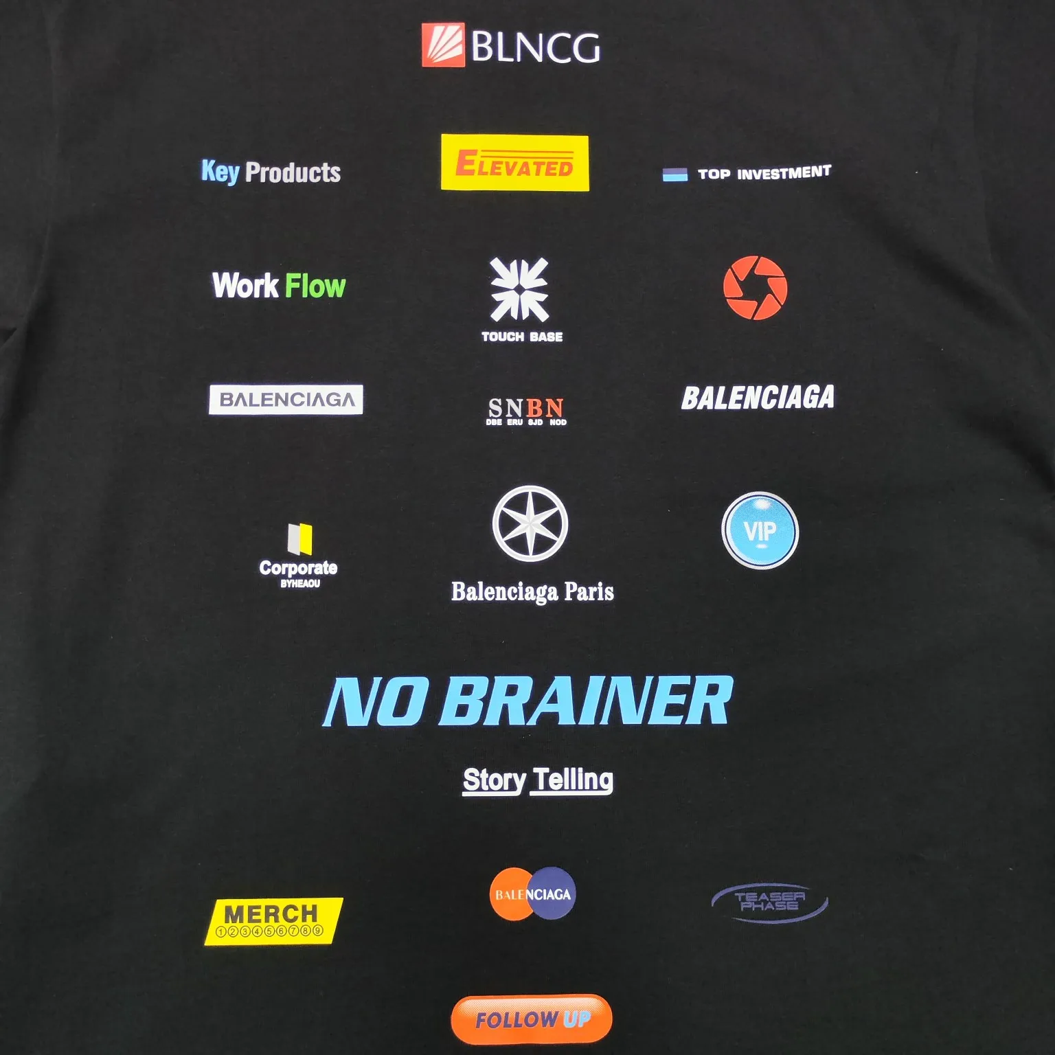 Top version BALENCIAGA/Balenciaga 2024 SS multi-element racing trademark LOGO collection printed short-sleeved T-shirt ✅No.1 quality in this market, real ceiling quality ✅All original development pay attention to detail pictures to avoid mixed distribution of stolen pictures by merchants ✅Correct 260g custom-woven and dyed pure cotton double yarn fabric, good color fastness, no fading ✅Correct Conley printing machine imported material printing, clear three-dimensional, firm and non-shedding ✅Custom-dyed thread, no color difference, no deformation, overweight process Differentiating market currency, here is an explanation of why mine is a little more expensive than others, 1. It seems to be simple printing or embroidery, but it is not simple at all. 10000% imported machine restoration is not just a lip service. You are welcome to compare with peers. 2. Each model is produced by the company. The details of the workmanship and fabrics are consistent with the original ones. There is no color difference between the ones at the counters. Re-engraving is not scary. Whoever is fake is embarrassed. It’s not shameful to make a replica, it’s shameful if you can’t buy the correct version if you make a replica. 3. Note that the threaded collars are all original collars of certain countries and regions, with high wrapping. The width of the neckline and cabinets are accurate to the millimeter. Thick necklines are not easy to deform. The collars of high-end products are all restored cabinets. They are different from the big collars in the world. Ordinary garbage short-sleeves are printed with a print. The clavicle of the upper body is exposed. Please be patient. Customers who have bought genuine products or have seen genuine products will come back to place orders again. This is quality. This is quality. 4. Different styles of washed wheat main wheat, including imported wheat, have different colors and codes. Really restore the counter. As we all know, Balenciaga has different English or different colors on the collar labels of each quarter. This distinguishes the fast food products with the same common main wheat washed wheat. 5. Pay attention to the workmanship. The stitching at the neckline has no folds, smooth and natural without overlapping lines, and truly restores this. This is something that many people cannot do. 6. The fabric is made of 260g Paris-specific double yarn. No one can make better fabrics than my family. There's really no way to compare it with the ordinary version on the market. Respect it. It's genuine and costs thousands of dollars anyway. Don't buy street stalls. Quality 7. The workmanship is fully restored. The packaging is fully restored. The cost is huge. 8. I guarantee here that this is the highest quality you can find. Color: Black Size: S--XL P:290