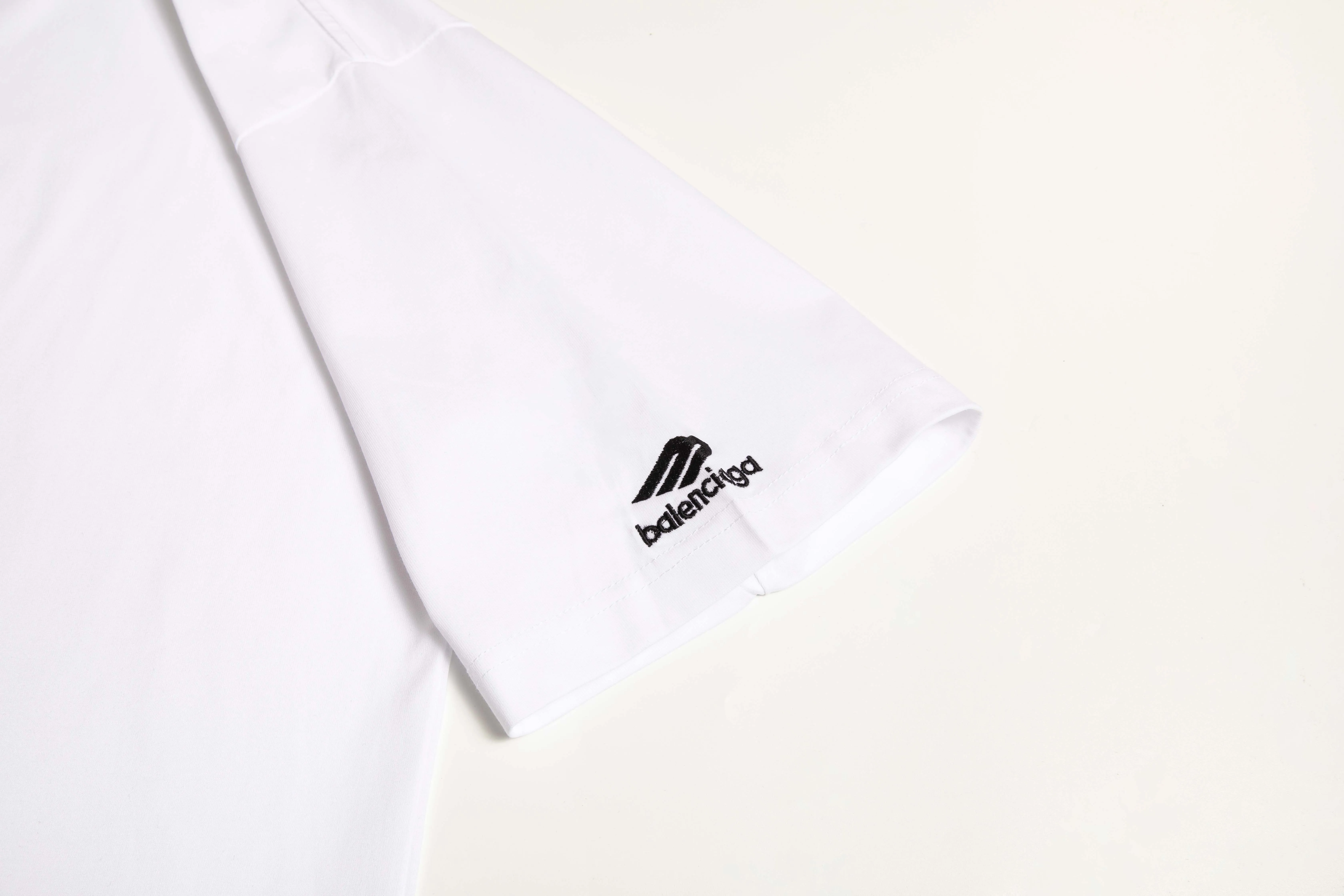 🅿️160 9172# Detailed picture Top version [[BALENCIA*GA] official website quality Paris new ski series 3M classic LOGO embroidered short-sleeved T-shirt OS version Loose dropped shoulders Same style for men and women Fabric: 260 grams 100% cotton double yarn Technology: embroidery on the front left and right sleeves Garment washing Shape solid color Color: black white Size: XS S M L