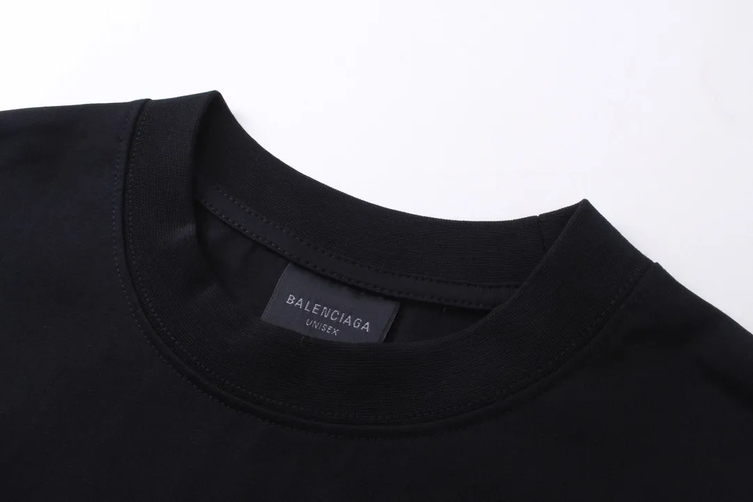 🅿️250 BALENCI*GA Paris ⅹ "Need for Speed: Assemblage" co-branded direct-injection printed long-sleeved fabric uses 280g Paris-specific double yarns with a high weight of 1:1 double yarn rib. The front and rear panels use imported Kornit machine direct-injection printing technology. Two high-temperature setting washes. os dropped shoulders, loose version, same style for men and women -Color: ivory white black -SIZE: XS S M L Style No. 8601#
