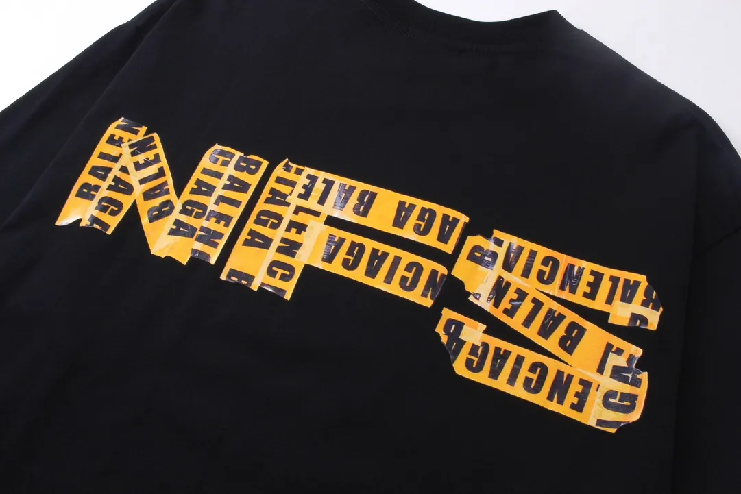 🅿️250 BALENCI*GA Paris ⅹ "Need for Speed: Assemblage" co-branded direct-injection printed long-sleeved fabric uses 280g Paris-specific double yarns with a high weight of 1:1 double yarn rib. The front and rear panels use imported Kornit machine direct-injection printing technology. Two high-temperature setting washes. os dropped shoulders, loose version, same style for men and women -Color: ivory white black -SIZE: XS S M L Style No. 8601#