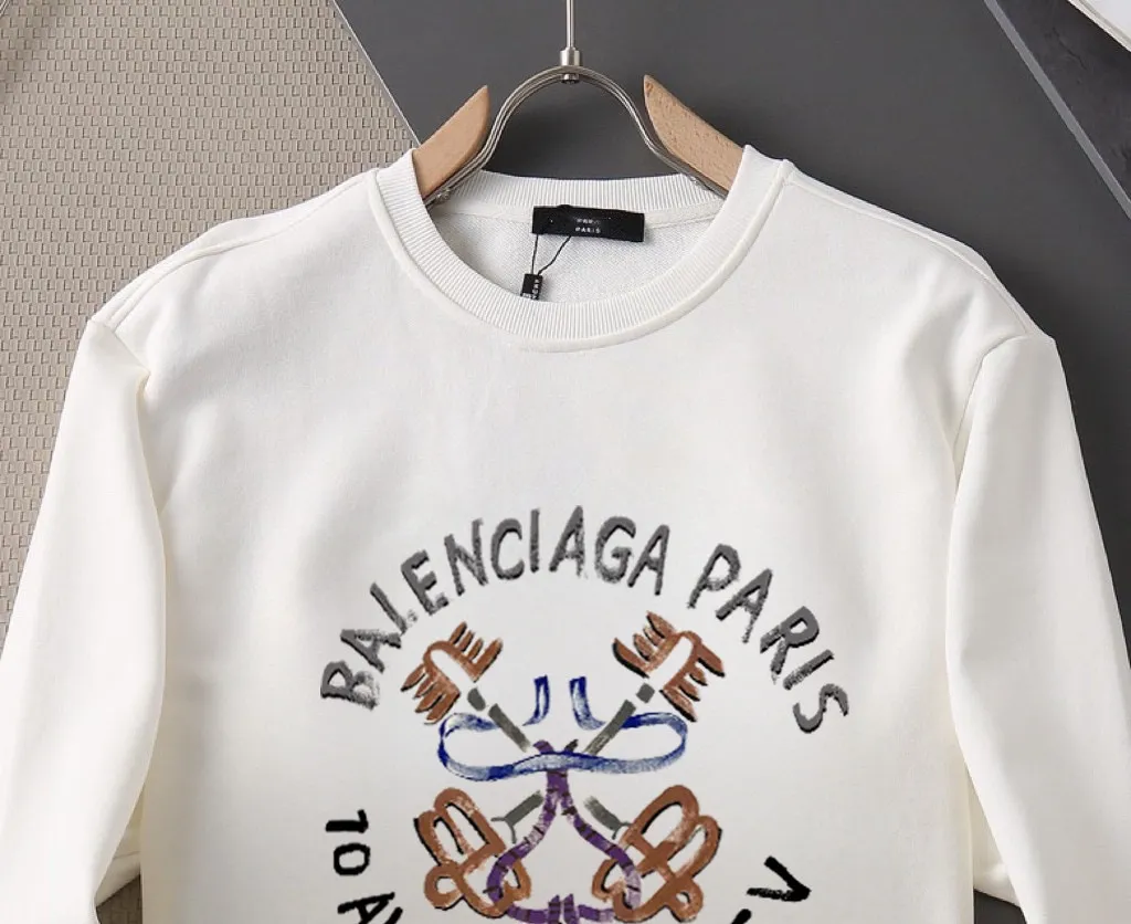 🅿️220 brand [BALENCIAGA] (good news for fat people) 2025ss autumn latest long-sleeved round-neck sweatshirt, available simultaneously on the official website. Refreshing and breathable. Made of top Tencel Roman. Comfortable and soft. 3D stereoscopic clarity. Super fashion sense. Great gift for your own use. Size: M-5XL (can be worn up to 220 pounds)