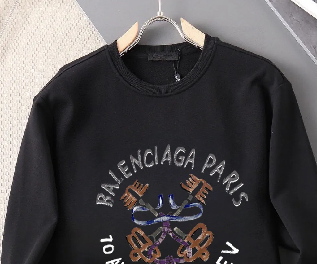 🅿️220 brand [BALENCIAGA] (good news for fat people) 2025ss autumn latest long-sleeved round-neck sweatshirt, available simultaneously on the official website. Refreshing and breathable. Made of top Tencel Roman. Comfortable and soft. 3D stereoscopic clarity. Super fashion sense. Great gift for your own use. Size: M-5XL (can be worn up to 220 pounds)