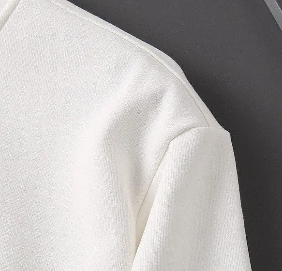 🅿️220 brand [BALENCIAGA] (good news for fat people) 2025ss autumn latest long-sleeved round-neck sweatshirt, available simultaneously on the official website. Refreshing and breathable. Made of top Tencel Roman. Comfortable and soft. 3D stereoscopic clarity. Super fashion sense. Great gift for your own use. Size: M-5XL (can be worn up to 220 pounds)