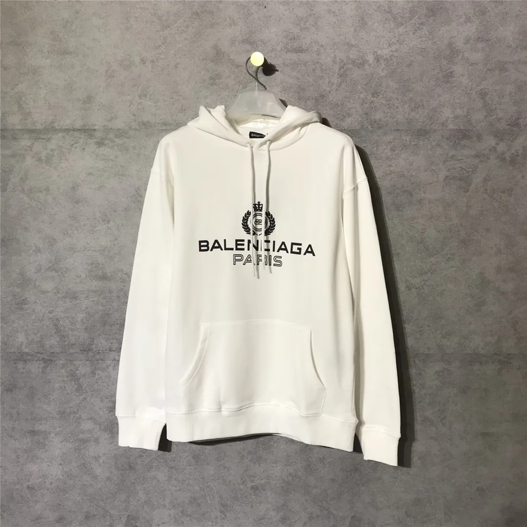 Spring and Autumn style Balenciaga classic wheat ear hooded sweatshirt. It is made of 480g pure cotton double yarn terry fabric. It is thick and textured, with high-density knitting technology. It is firm and elastic, with high suppleness and skin-friendliness. It feels soft and delicate, does not shrink or deform, and has a crisp and stylish upper body. It is different from the cheap soft sofa fabrics with low weight and low count on the market.  Ultra-high-level workmanship, every detail shows a sense of luxury, and the original three-dimensional cutting process creates a perfect fit. The OS loose shoulder style accommodates all body types. It is a truly versatile style that looks slim and good-looking for both men and women.  The classic wheat ear letter printing on foam rubber has high fastness and will not crack or fall off. The classic pattern will never go out of style. There are many colors to choose from, and every color is beautiful!  Color: White Size: XS-L P:410
