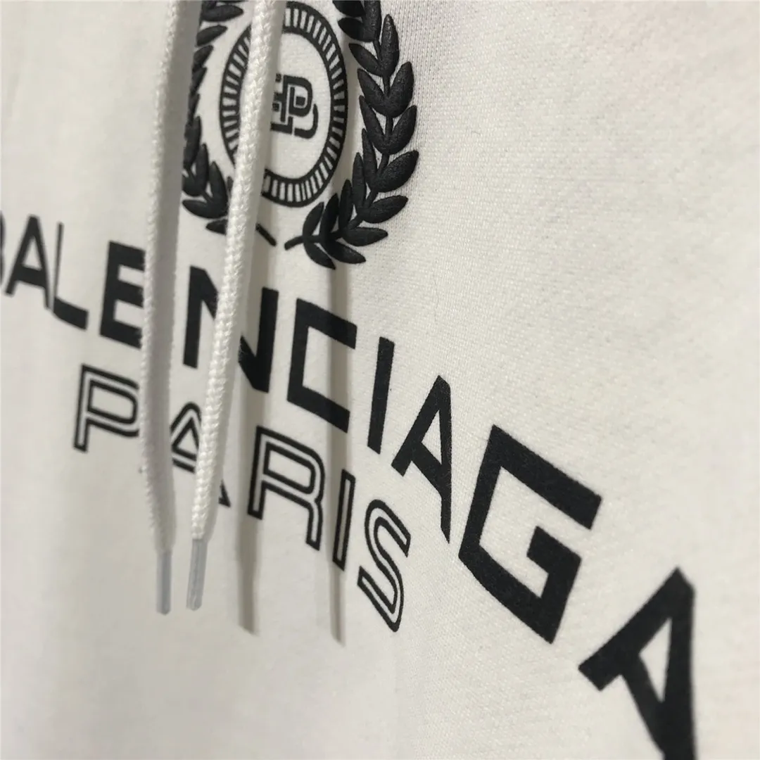 Spring and Autumn style Balenciaga classic wheat ear hooded sweatshirt. It is made of 480g pure cotton double yarn terry fabric. It is thick and textured, with high-density knitting technology. It is firm and elastic, with high suppleness and skin-friendliness. It feels soft and delicate, does not shrink or deform, and has a crisp and stylish upper body. It is different from the cheap soft sofa fabrics with low weight and low count on the market.  Ultra-high-level workmanship, every detail shows a sense of luxury, and the original three-dimensional cutting process creates a perfect fit. The OS loose shoulder style accommodates all body types. It is a truly versatile style that looks slim and good-looking for both men and women.  The classic wheat ear letter printing on foam rubber has high fastness and will not crack or fall off. The classic pattern will never go out of style. There are many colors to choose from, and every color is beautiful!  Color: White Size: XS-L P:410