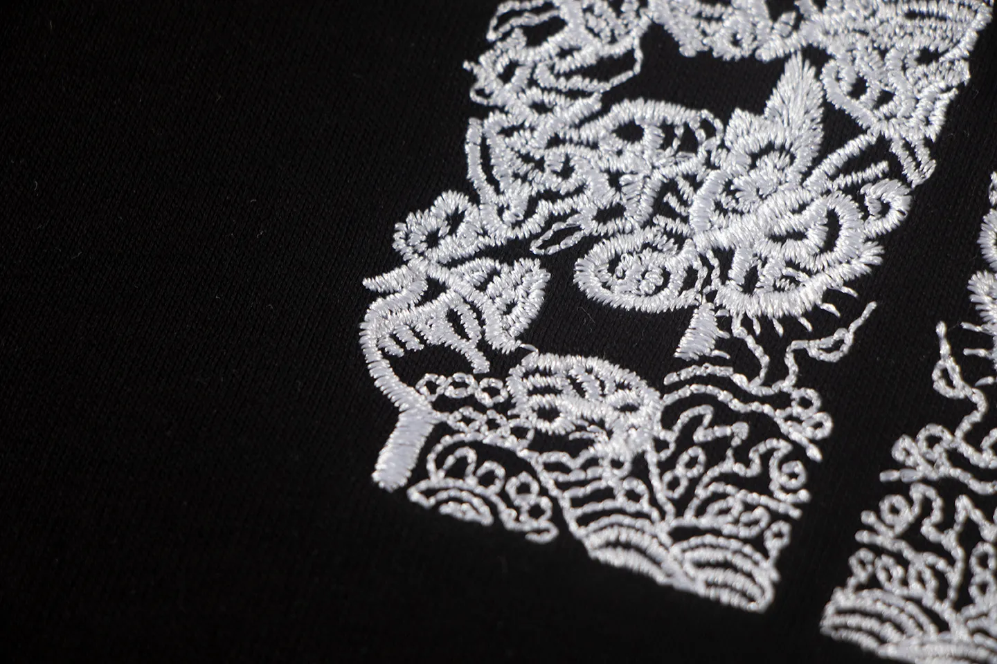 🅿️170 Balenciaga2026 embroidery🪡New T-shirt Material: Made of high version 300g double yarn combed cotton Size: S M L XL Color: black and white Style number: W2808