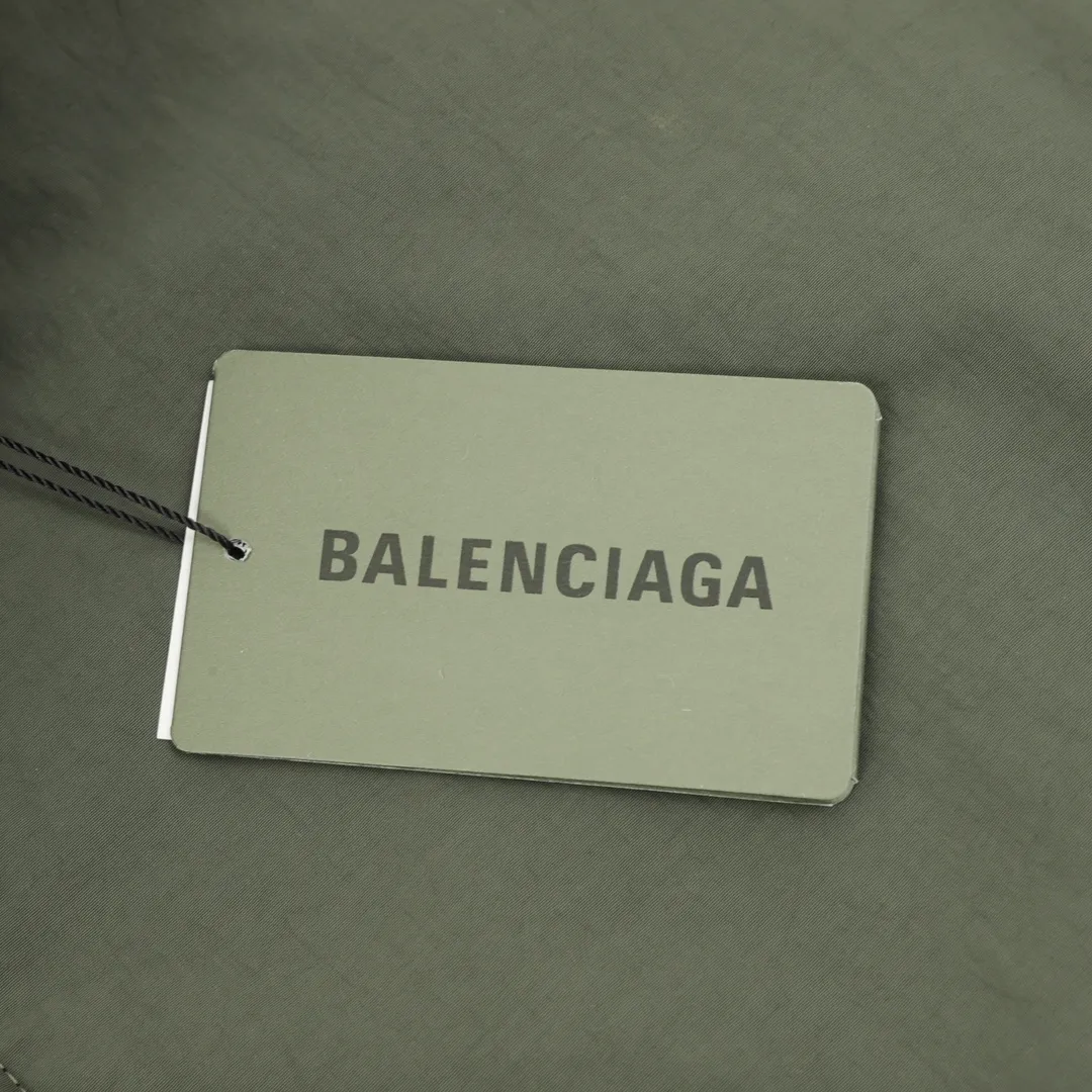 🅿️570 Balenciaga/Balenciaga three-color double-ring printed stand-up collar jacket. It is made of customized matt Taslan professional fabrics, plus three-proof coating process, Teflon anti-fouling treatment, anti-oil stains and easy to clean, polyester high-density bird's eye mesh lining, three-dimensional circulation breathable structure, quick moisture export, anti-static treatment, more comfortable to wear in autumn and winter, imported environmentally friendly glue screen printing, custom hardware zipper double puller LOGO, custom accessories three labels Size: XS-L