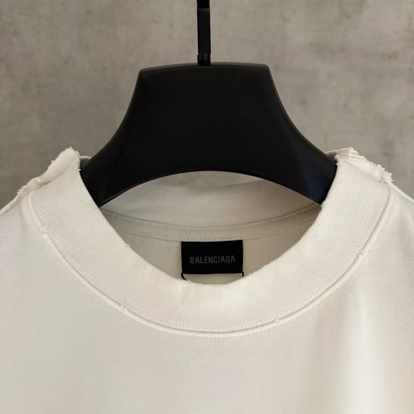 🅿️350 [Strict quality control] BAL Balenciaga's new appliqué embroidered long-sleeved sweatshirt T-shirt. Heavy 340g double yarn fabric. Wash the whole garment twice. Frayed and torn on all four sides. Heavy fabric. The neckline is made of icy Solona. Loose fit. Deep, wide and stylish. No deformation or shrinkage. Color: 3 colors, black, white and gray. Size: M-2xl