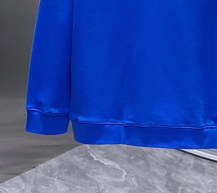 🅿️220 brand [BALENCIAGA] (good news for fat people) 2025ss autumn latest long-sleeved round-neck sweatshirt, available simultaneously on the official website. Refreshing and breathable. Made of top Tencel Roman. Comfortable and soft. 3D stereoscopic clarity. Super fashion sense. Great gift for personal use. Size: M-5XL (can wear up to 220 pounds)