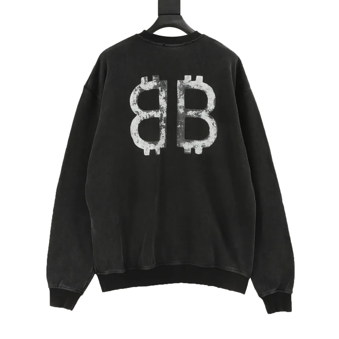 🅿️520 Balenciaga/Balenciaga washed letter printed round neck sweatshirt, customized high weight knitted cotton fabric, carefully made, has a particularly solid feel, full texture, soft and delicate, comfortable upper body, excellent moisture absorption and perspiration performance, not stuffy! The logo written in cursive on the chest is very conspicuous, and the gradient is washed and destroyed, making it highly recognizable! The loose OS cut is in line with the current trend aesthetic. It is very tolerant and can be easily styled if you wear it casually! size：S-L