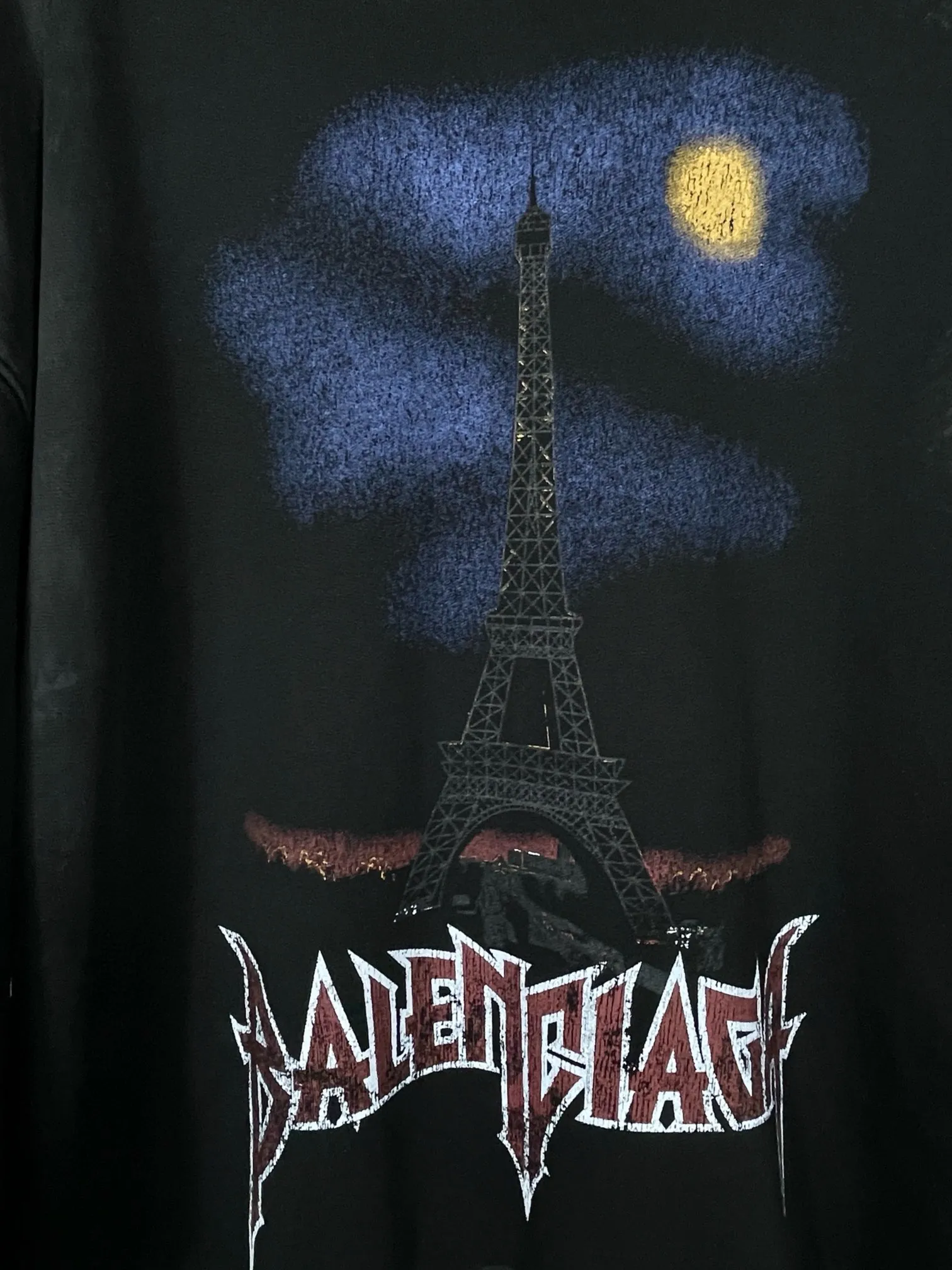 🅿️380 real shots [Top version. Official website quality] BALENCI*GA/Paris. 2024 latest Paris Eiffel Tower inkjet graffiti hand-painted gradient color print washed distressed hooded sweatshirt. Overweight craftsmanship, brick cabinet synchronization. ⚠️Distinguish the market currency, genuine development, this style is black enzyme wash. It is not the market wrong wash water black. The weight is 450 grams, worn. The hand-painted is consistent with ZP, and the printing uses Kornit digital direct printing. The garments are washed, worn and worn. Graffiti are hand-painted. The whole piece is designed with extra heavy craftsmanship. Comparisons welcome. The version adopts OS loose shoulder design. Same style for men and women. Code: BL238012 Color: Black Size: XS S M L