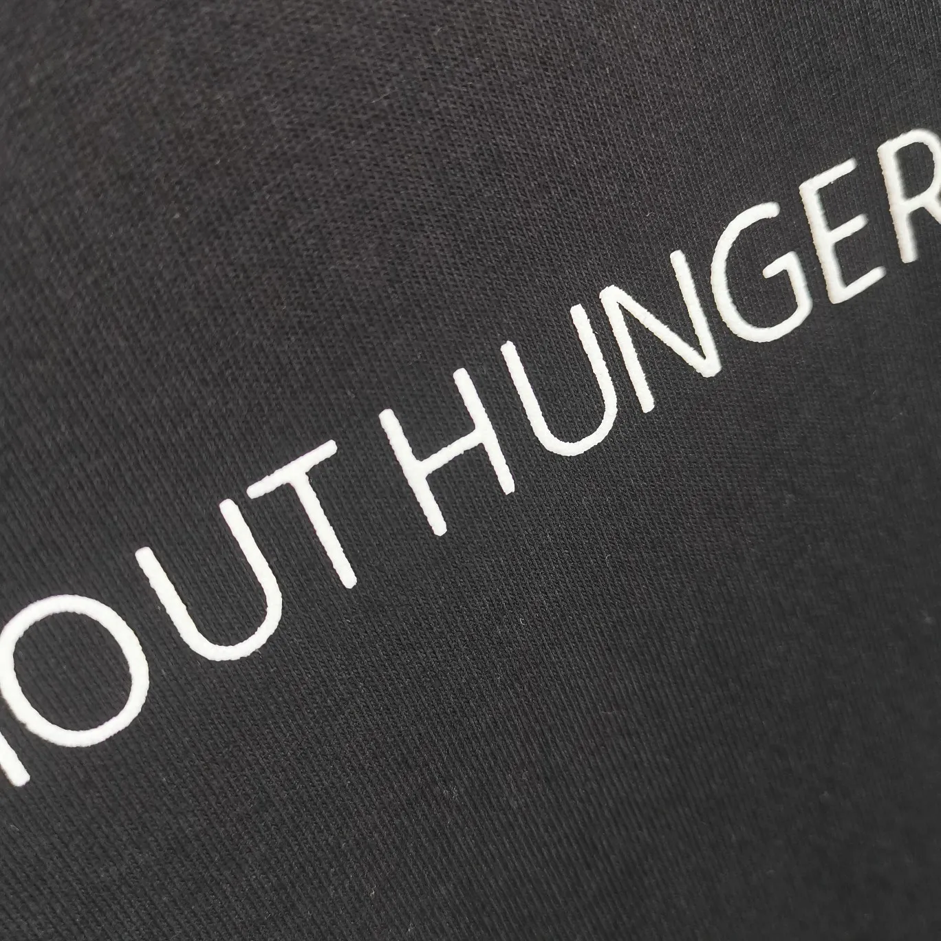 [New] Top version Balenciaga 22SS new WFP World Food Agency male and female couple star same style short-sleeved T-shirt. The fabric is made of 32S 280g double yarn pure cotton fabric. It does not pill and feels very good. It has been printed and dressed up dozens of times in order to achieve a 1:1 effect. All imported slurries are used. Proportional foaming powder is added to the slurry to foam at high temperatures. The printing convex effect is very good, and the powder does not fall off and does not break. Washable and environmentally friendly printing on the front and back panels. The entire printing process takes a long time. The hem and cuffs are all customized threads. There is no error in dyeing in the same vat. The workmanship is perfect. The accessories are all customized. This year's hot trend in the market. Many Internet celebrity tops. Very trendy. Same style for men and women. OverSzie version. Color: black, white, dark khaki, fluorescent green. Size: XS-L P:270