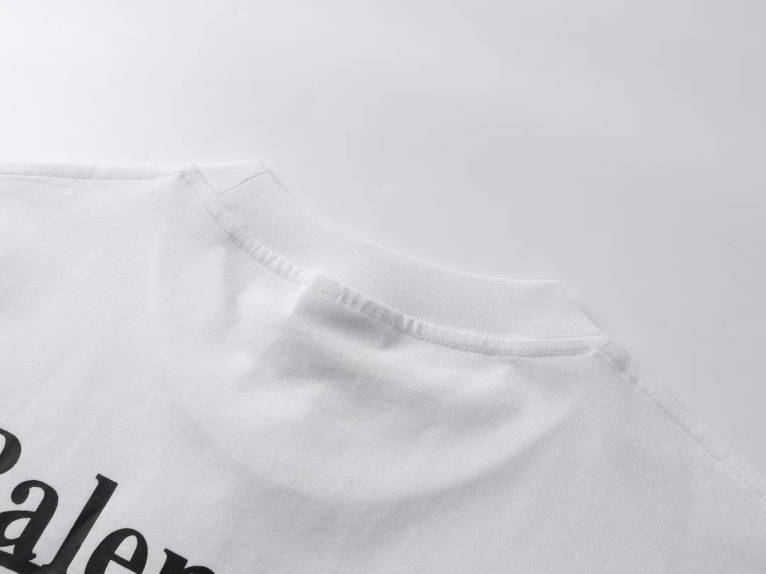 🅿️186 real photos [Top version. Official website quality] BALENCI*GA/Paris. SS25 latest model, front and back left and right sleeves I Love Paris & Balenciaxx art printed short-sleeved T-shirt. Brick cabinet synchronization. Genuine product developed at the first time, happy to print and compare! The fabric is made of Paris ZP custom-woven and dyed cotton double yarn. Weighing 260 grams, the cloth surface is clean. The cloth pattern is clear, soft and comfortable. The threads are dyed with no color difference. The printing uses environmentally friendly imported materials. The letters are clear and the effect is three-dimensional. The version adopts OS loose shoulder design. Same style for men and women. Code: BL253650 Color: white, black Size: XS S M L