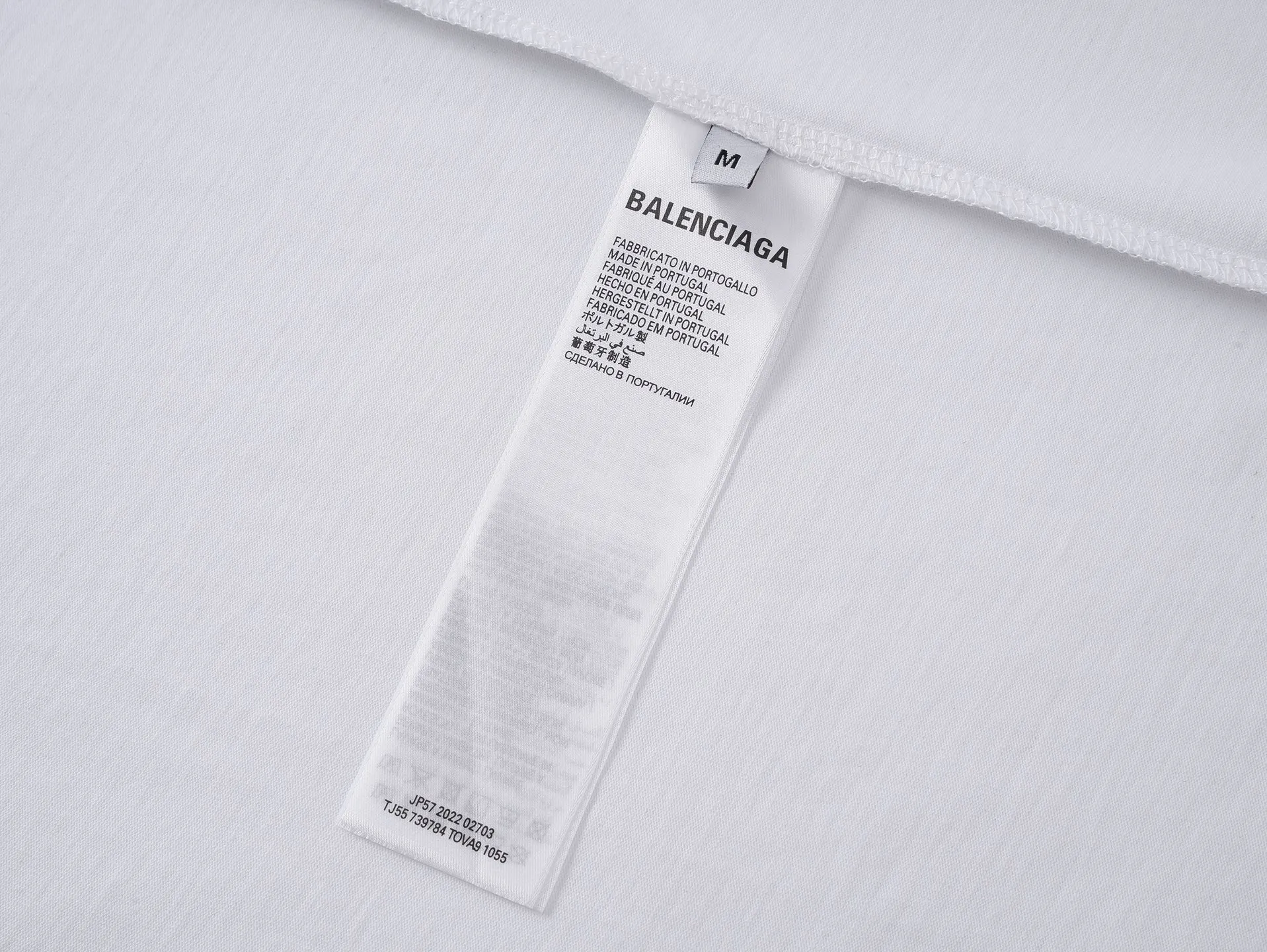 🅿️180 real photos [Top version. Official website quality] BALENCI*GA/Paris #2025 new style washed short-sleeved T-shirt with wheat ear letters LOGO embroidered on the chest, ready-to-wear washed, full of design. Welcome to compare. The fabric is made of Paris ZP custom-woven and dyed cotton double yarn, weight 260 grams, clean cloth surface. Clear texture, soft and comfortable. The threads are dyed with no color difference. The classic letter LOGO is embroidered with imported Tajima embroidery machine. The effect is three-dimensional. Restore the brick cabinet, adopt OS loose shoulder style. Same style for men and women. Code: BL253663 Color: washed black, lake blue, pink, white Size: XS S M L