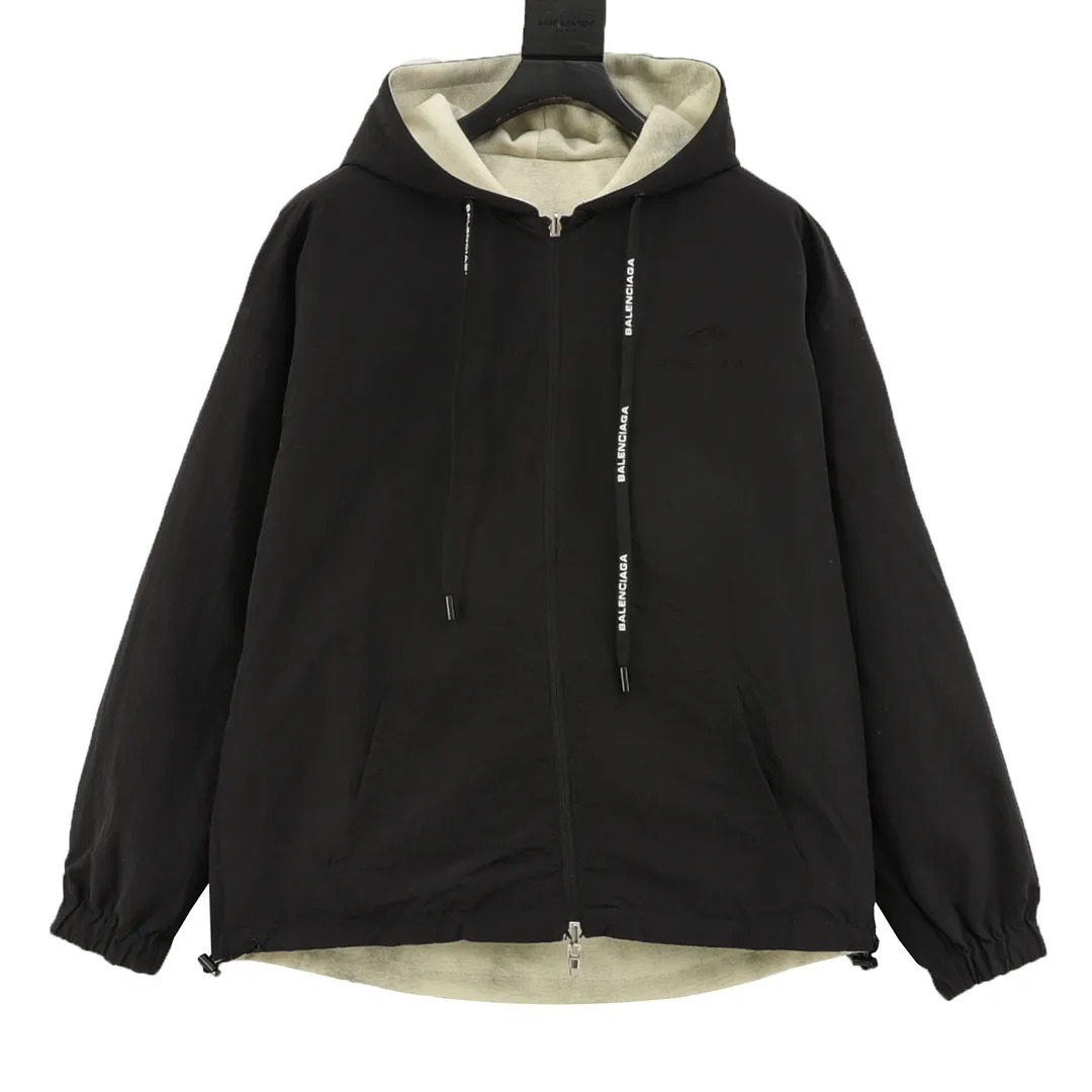 🅿️570 Balenciaga/Balenciaga Spliced Embroidered Washed Double-sided Leather Jacket. It looks so good when worn on both sides. It is equivalent to two pieces of clothing. You will never get tired of wearing it. It is so cool. One side is spliced with technical fabrics and the other side is washed with double stitching. This design is so cool that I have no friends. When I saw this model at the Xia Zichen Paris Fashion Show, I just wanted to put it on and go. It is simple and versatile, and the latest loop sports. icon embroidery - a clean version with a neat body, easy to wear on both sides, and stylish no matter how you wear it. Size: XS-L