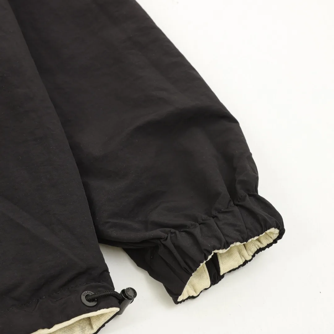 🅿️570 Balenciaga/Balenciaga Spliced Embroidered Washed Double-sided Leather Jacket. It looks so good when worn on both sides. It is equivalent to two pieces of clothing. You will never get tired of wearing it. It is so cool. One side is spliced with technical fabrics and the other side is washed with double stitching. This design is so cool that I have no friends. When I saw this model at the Xia Zichen Paris Fashion Show, I just wanted to put it on and go. It is simple and versatile, and the latest loop sports. icon embroidery - a clean version with a neat body, easy to wear on both sides, and stylish no matter how you wear it. Size: XS-L
