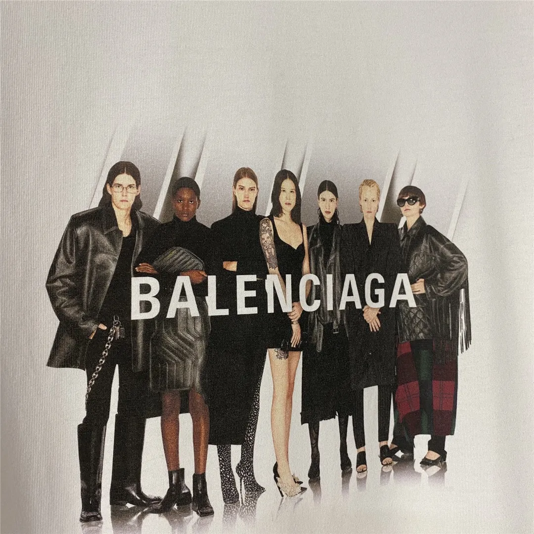 [Top version] BALENCIAGA Paris brick cabinet best-selling model Tiantuan band portrait round neck short sleeve # Original real shot tile detail picture‼ ️ Exclusively custom-woven 280g 32S double-yarn pure cotton. The fabric is comfortable and soft. The large-area portrait pattern on the front adopts imported top anti-Kangli digital direct-injection printing technology (printing can achieve face recognition). Threaded closing. Precision knitting. Double-layer fabric. Good closing effect. The hem is sewn with double threads. OS loose version. Same style for men and women. Size: XS-L Color: White P:250