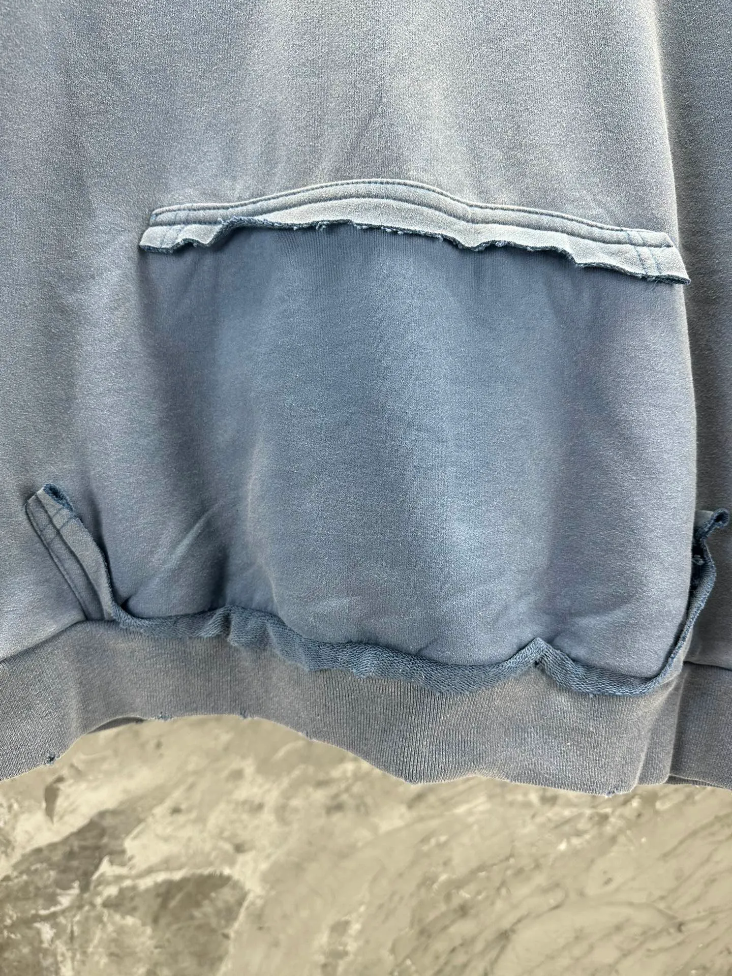 🅿️420 - BALENCI*GA 24ss Paris hot-selling tape hooded sweatshirt. The front and back panels are printed with tape direct printing. Many hand-made grinding. The ready-made clothes are washed and worn. The cloth surface is clean. The cloth pattern is clear, super heavy work. Soft and comfortable. Exclusively pattern-woven and dyed 450g fabric. Threads are dyed in the same vat with zero color difference. Different from the market currency. The version adopts os loose shoulder version. Welcome to compare, same style for men and women. -Color: Iron gray blue, Paris blue, washed black, burgundy, fluorescent yellow, green, khaki -SIZE: XS S M L style number 8912#