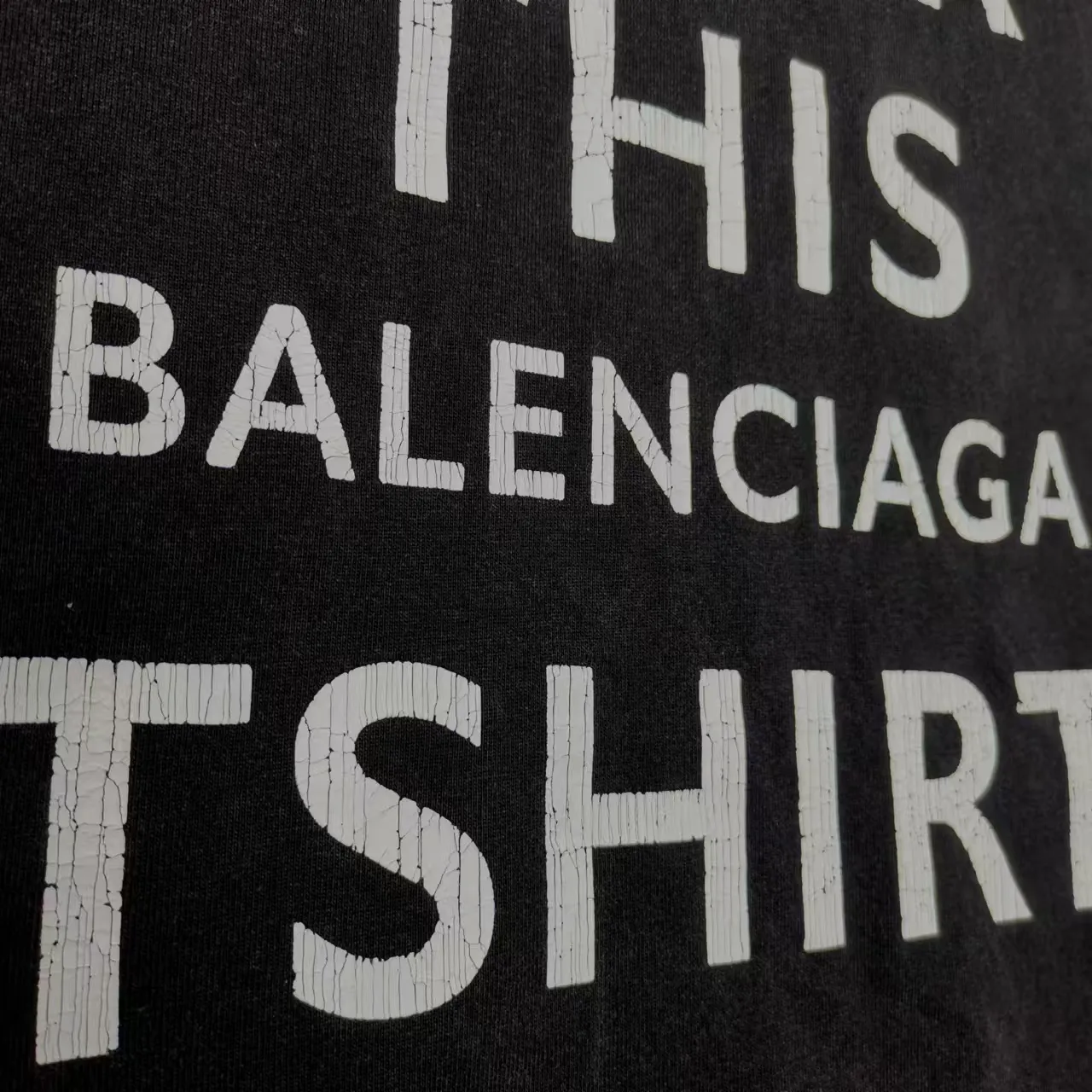 [Top version. Official website quality] BALENCI*GA/Paris. SS24 latest crown L printed short-sleeved T-shirt. Brick cabinet synchronization. Genuine product developed at the first time, enjoy printing and comparison! The fabric is made of Paris ZP custom-woven and dyed cotton double yarn. Weighing 260 grams, the cloth surface is clean. The cloth pattern is clear, soft and comfortable, and the threads are dyed with no color difference. The printing uses environmentally friendly imported materials. The letters are clear and the effect is three-dimensional. The version adopts OS loose shoulder design. Same style for men and women. Color: black, size: XS S M L P: 260