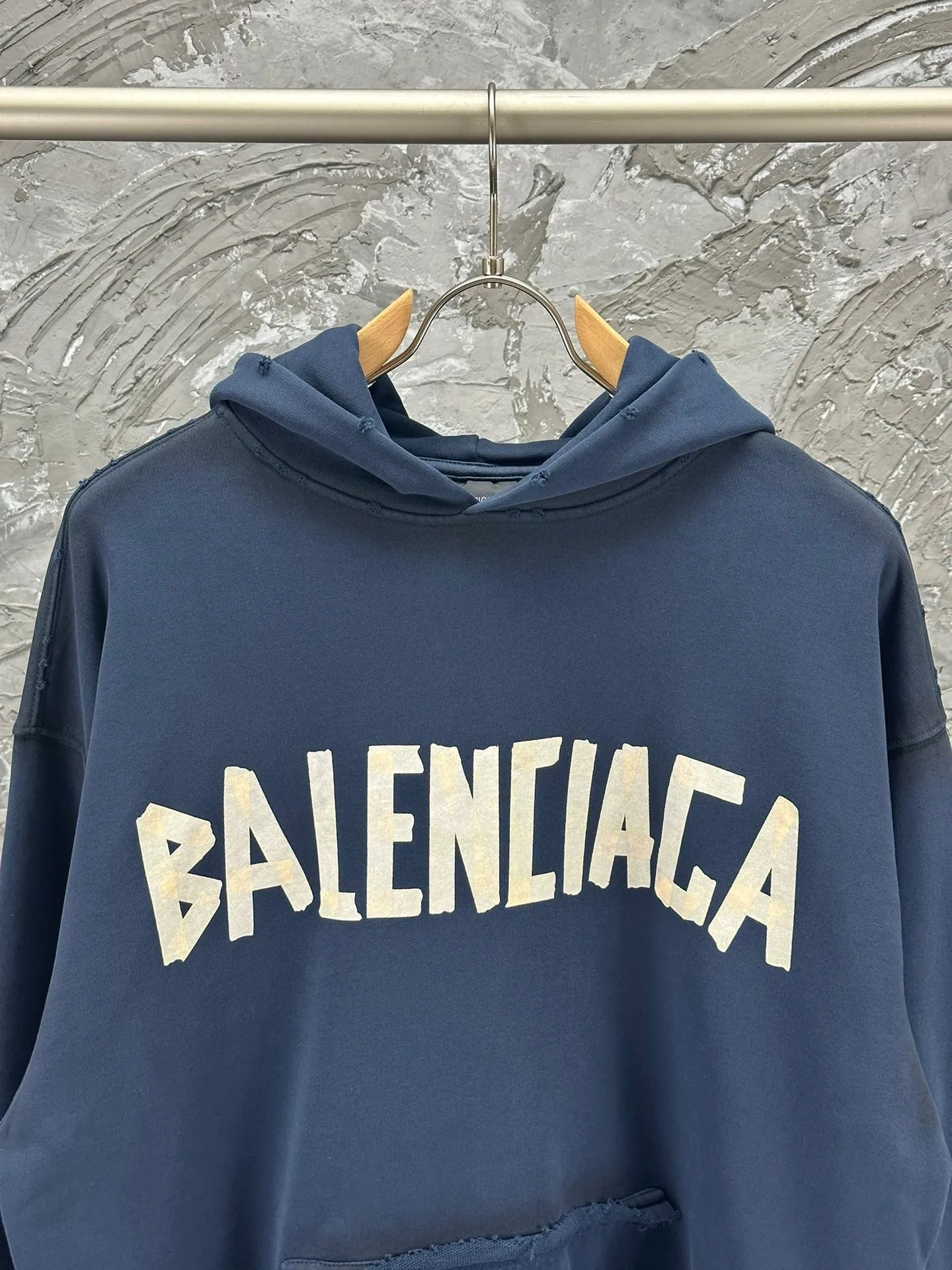 🅿️420 - BALENCI*GA 24ss Paris hot-selling tape hooded sweatshirt. The front and back panels are printed with tape direct printing. Many hand-made grinding. The ready-made clothes are washed and worn. The cloth surface is clean. The cloth pattern is clear, super heavy work. Soft and comfortable. Exclusively pattern-woven and dyed 450g fabric. Threads are dyed in the same vat with zero color difference. Different from the market currency. The version adopts os loose shoulder version. Welcome to compare, same style for men and women. -Color: Iron gray blue, Paris blue, washed black, burgundy, fluorescent yellow, green, khaki -SIZE: XS S M L style number 8912#