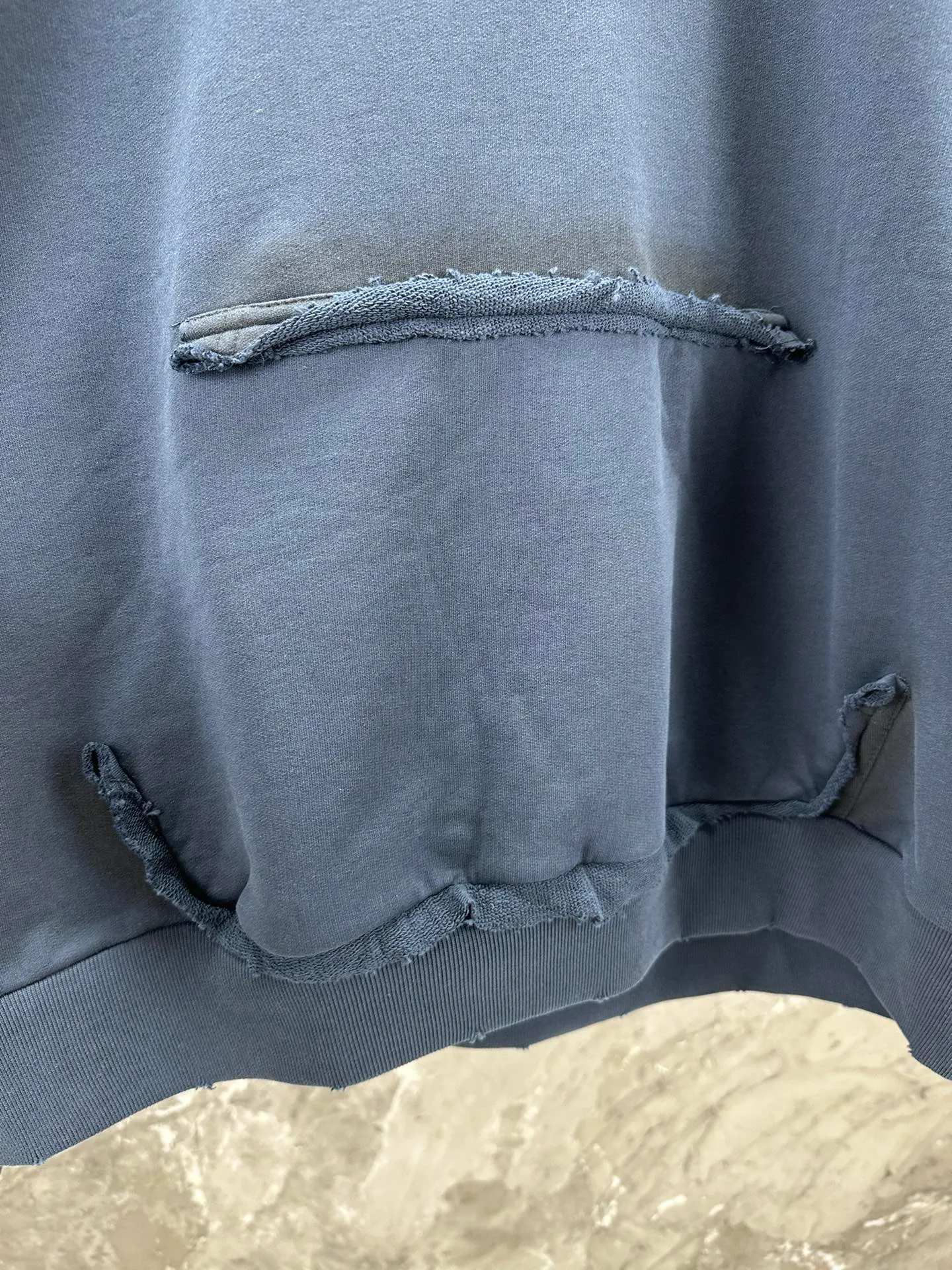 🅿️420 - BALENCI*GA 24ss Paris hot-selling tape hooded sweatshirt. The front and back panels are printed with tape direct printing. Many hand-made grinding. The ready-made clothes are washed and worn. The cloth surface is clean. The cloth pattern is clear, super heavy work. Soft and comfortable. Exclusively pattern-woven and dyed 450g fabric. Threads are dyed in the same vat with zero color difference. Different from the market currency. The version adopts os loose shoulder version. Welcome to compare, same style for men and women. -Color: Iron gray blue, Paris blue, washed black, burgundy, fluorescent yellow, green, khaki -SIZE: XS S M L style number 8912#