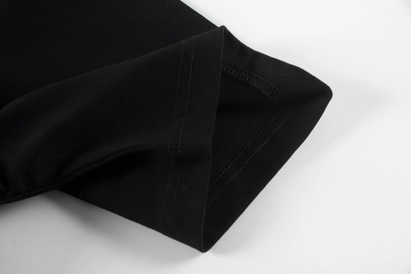 🅿️170 Balenciaga2026 new T-shirt (pearl craft) Material: Made of high version 300g double yarn combed cotton Size: S M L XL Color: black and white Style number: W2667