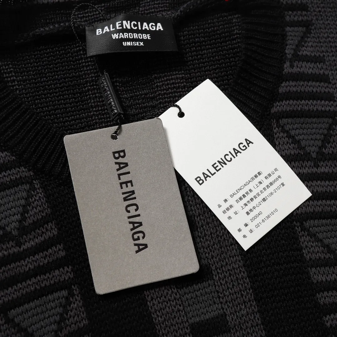 🅿️470 (1:1 original order quality) Balenciaga/Balenciaga geometric pattern sweater Process description: Made of 40 counts of double-strand combed siro spinning, the panels are dyed red light black, blue light black, gray black, green black. Imported 12-knitting machine is used to make multi-color jacquard technology on the board. The ready-made garments are washed and then manually cut into pieces. They can be matched with the same style to create a fashionable look and suit various occasions. Customized accessories, complete with three labels, same style for men and women! Color: Black Size: S M L XL