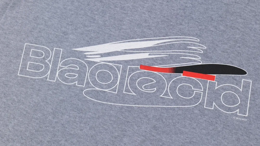 [New] Top tested version BALENCIAGA/Balenciaga 2024 SS AIGENERATED series new reverse stitched short-sleeved T-shirt ✅No.1 quality in the market Real ceiling quality ✅All original development pays attention to detail pictures to avoid mixed distribution of stolen pictures by merchants ✅Correct 260g custom-woven and dyed double yarn pure cotton fabric Custom-dyed threads have no color difference ✅Correctly imported material printing Dot direct injection process Letters are clear and three-dimensional, firm and do not fall off ✅Original reverse stitching production Worn and washed, black and gray cuff prints are different, overweight craftsmanship, the same as the original version, different market currency. Let me explain why mine is a little more expensive than others, 1. It seems to be a simple printing or embroidery, but it is not simple at all. 10000% imported machine restoration is not just a lip service. You are welcome to compare with peers. 2. Each model is produced by the company. The details of the workmanship and fabrics are consistent with the original ones. There is no color difference between the details and the counters. Reproduction is not terrible. Whoever is fake is embarrassed. It’s not shameful to make a replica, it’s shameful if you can’t buy the correct version if you make a replica. 3. Note that the threaded collars are all original collars of certain countries and regions, with high wrapping. The width of the neckline and cabinets are accurate to the millimeter. Thick necklines are not easy to deform. The collars of high-end products are all restored cabinets. They are different from the big collars in the world. Ordinary garbage short-sleeves are printed with a print. The clavicle of the upper body is exposed. Please be patient. Customers who have bought genuine products or have seen genuine products will come back to place orders again. This is quality. This is quality. 4. Different styles of washed wheat main wheat, including imported wheat, have different colors and codes. Really restore the counter. As we all know, Balenciaga has different English or different colors on the collar labels of each quarter. This distinguishes the fast food products with the same common main wheat washed wheat. 5. Pay attention to the workmanship. The stitching at the neckline has no folds, smooth and natural without overlapping lines, and truly restores this. This is something that many people cannot do. 6. The fabric is made of 260g Paris-specific double yarn. No one can make better fabrics than my family. There's really no way to compare it with the ordinary version on the market. Respect it. It's genuine and costs thousands of dollars anyway. Don't go for the quality of street stall products. 7. The workmanship is fully restored and the packaging is fully restored. The cost is huge. 8. I guarantee here that this is the highest quality you can find. Size: XS-S-M-L Color: Black Gray P:270