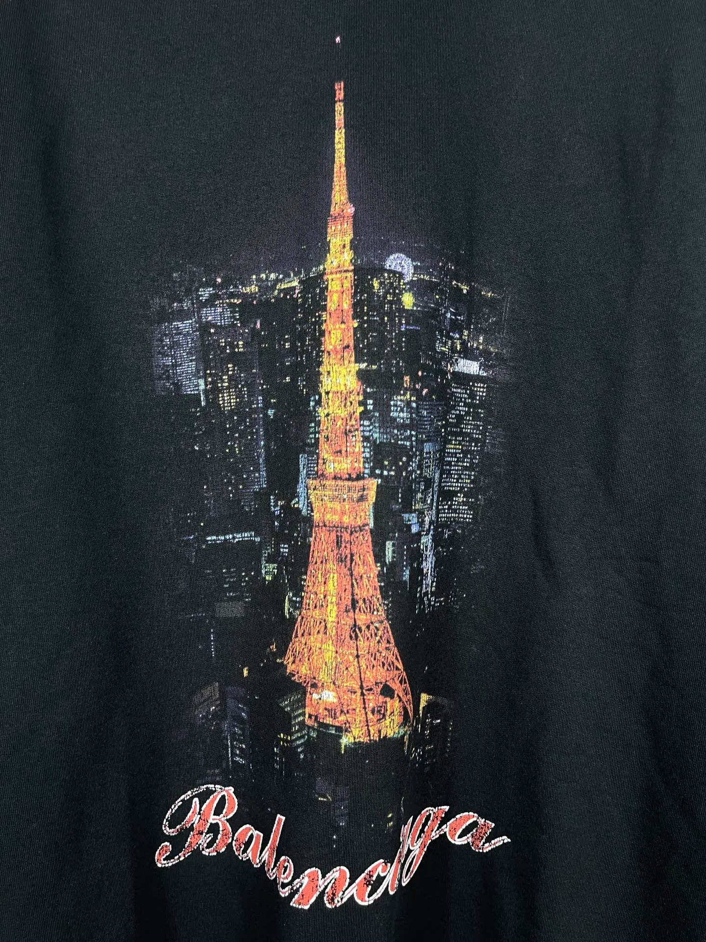 🅿️340 real photos [Top version. Official website quality] BALENCI*GA/Paris. 2024 new style, Paris. Japan Tokyo Tower limited edition. Front and rear panels direct-injection printing, washed and distressed hooded sweatshirt, 2024 new style. Y plate customization. Special market currency. Brick cabinets are synchronized. Genuine products are developed at the first time, and you can print and compare! The fabric is made of Paris ZP custom-woven and dyed cotton sweatshirt. Weighing 460 grams, the cloth surface is clean. The cloth pattern is clear, soft and comfortable. The threads are dyed with no color difference. The printing uses environmentally friendly imported materials for direct-injection printing, with clear letters and three-dimensional effect. The entire garment is washed, distressed and worn. The version adopts OS loose shoulder design. Same style for men and women. Code: BL238933 Color: black blue Size: XS S M L