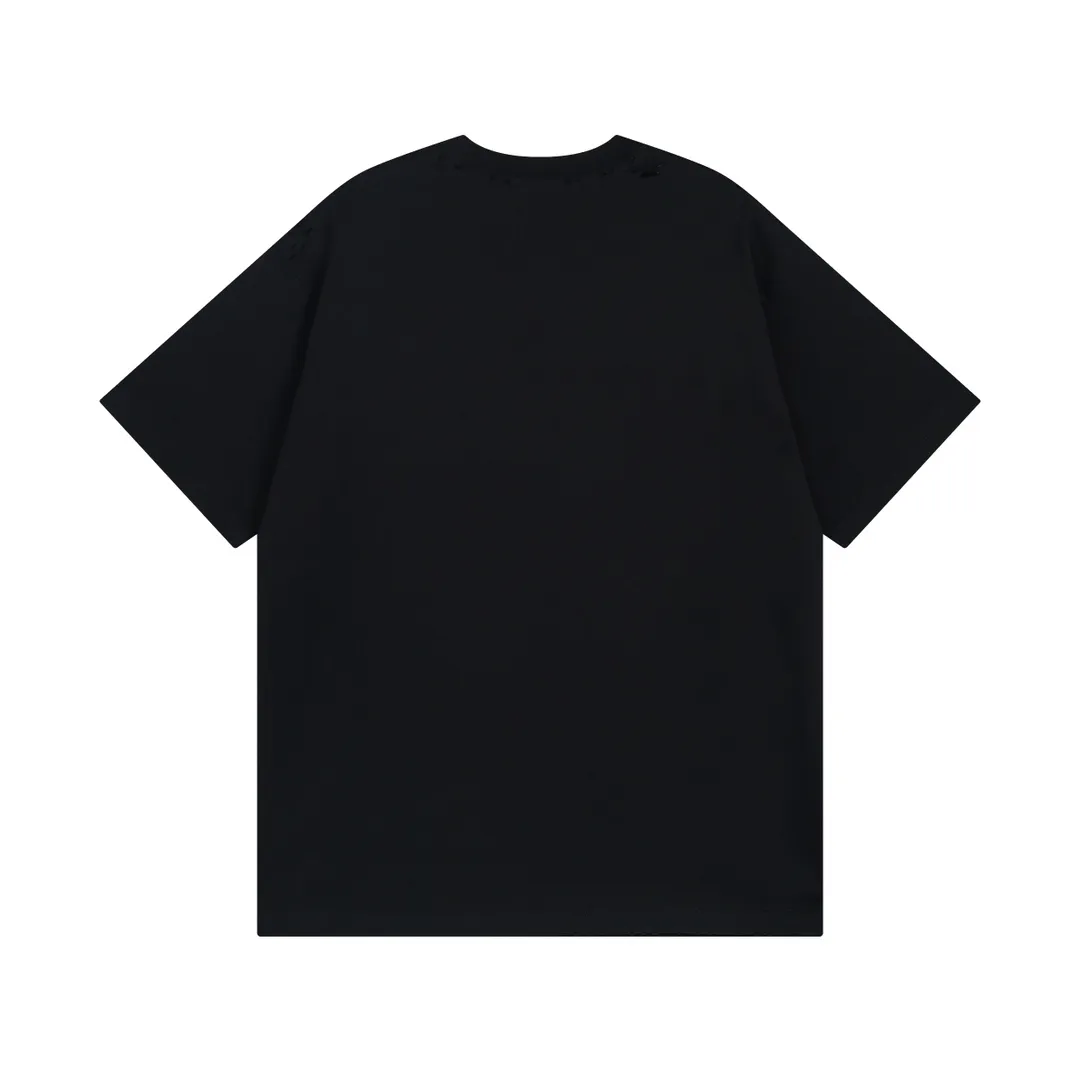 🅿️200 Actual pictures [Top version. Official website quality] BALENCI*GA/Paris BALENCI*GA# New style, classic crown LOGO on the front, hot-drilled, washed and distressed short-sleeved T-shirt. Brick cabinet synchronization. The fabric is made of Paris ZP custom-woven and dyed 100% cotton double yarn compact cotton. The weight is 260 grams, the cloth surface is clean. The cloth pattern is clear. Soft and comfortable. Good color fastness. Not easy to change color. The threads are woven and dyed with no color difference. The front perm is made of imported diamonds, which have good gloss and are not easy to fall off. The finished garments are washed and worn. Jubie market makes goods based on pictures. Comparisons welcome. Restore brick cabinet. The version adopts OS loose shoulder style. Same style for men and women. Code: BL223373 Color: Black Size: XS S M L