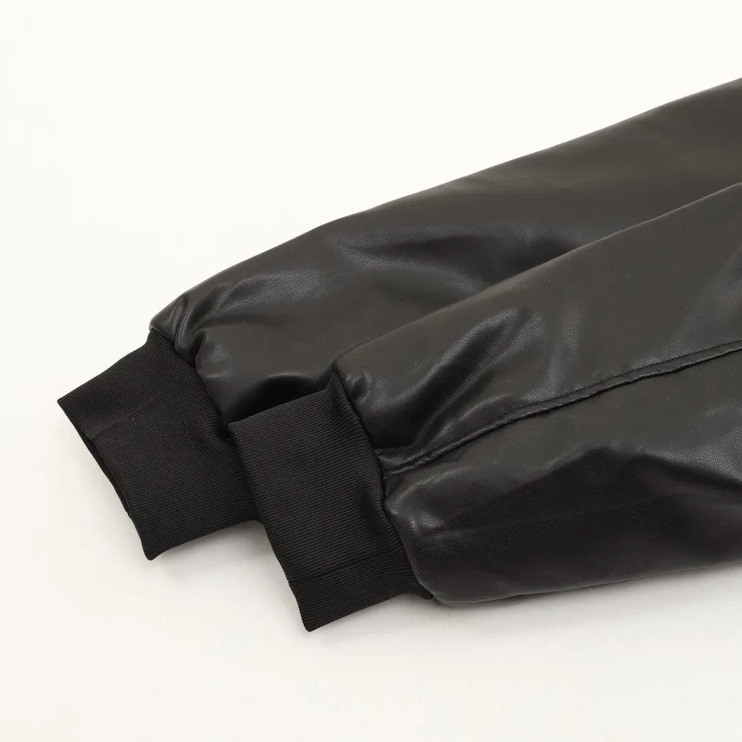 💰630 [Top version] Balenciaga / Balenciaga BLCG 25FW Lamborghini co-branded embroidered baseball flight windproof and waterproof leather jacket. The leather surface is made of fixed-dyed fixed-color artificial imitation lambskin PU. The lining is made of memory lining. Composite pearl quilting is added to the lining. Pilot's classic Alpha Air Force jacket design. 3D three-dimensional tailoring process. Custom-woven and custom-dyed high-weight and high-density threads. High-density embroidery using Tajima embroidery machine. Inner bag design on the inside of the clothes, molded custom brand logo snap button, pure copper slider, original main mark, washed tag brand packaging, color: black, size: 46/48/50/52, size chart: length, chest, shoulder width, sleeve length, 46: 65 128 57 61 48: 67 132 59 62 50: 69 136 61 63 52: 71 140 62 64 Note: There is a difference of 1~2CM due to manual measurement.