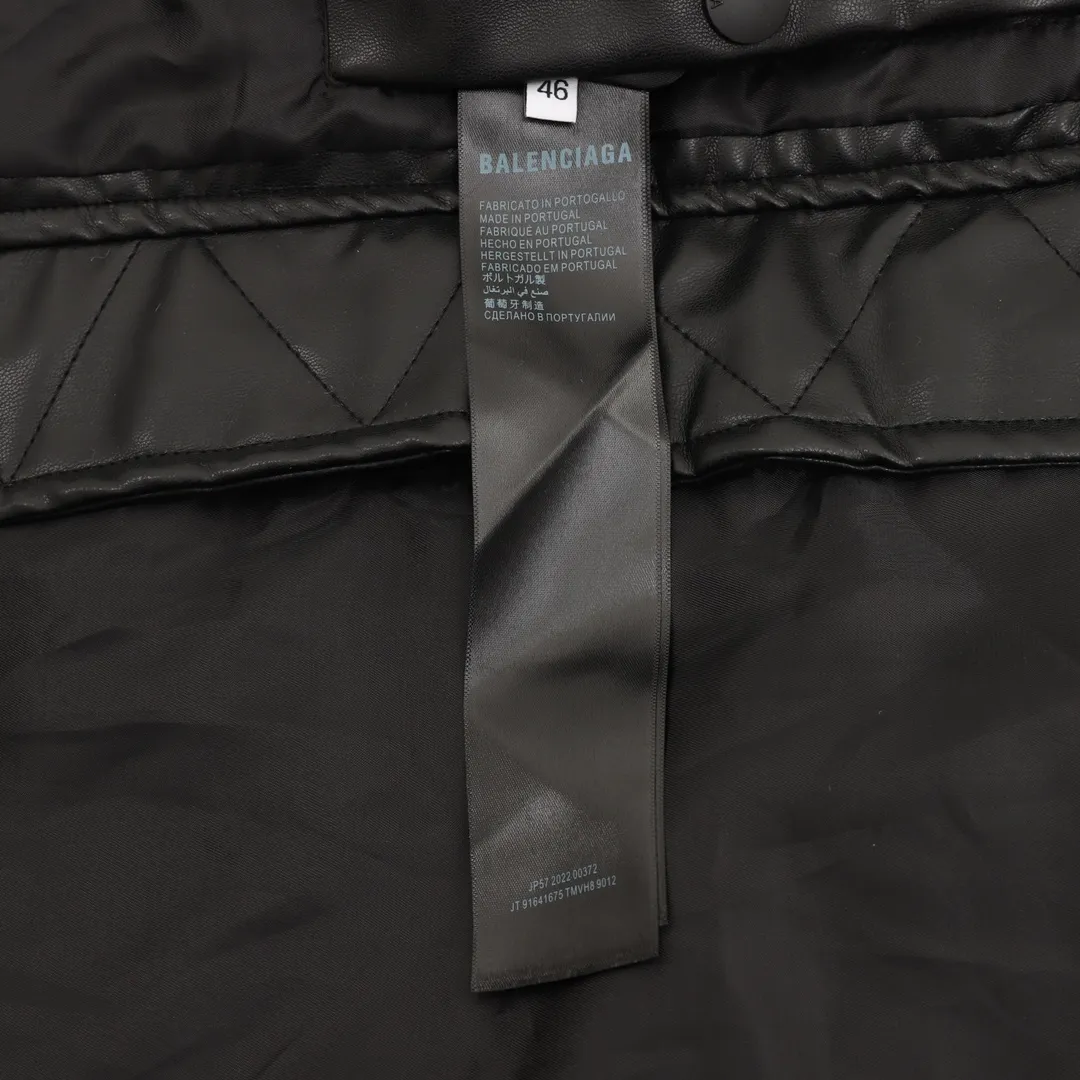 💰630 [Top version] Balenciaga / Balenciaga BLCG 25FW Lamborghini co-branded embroidered baseball flight windproof and waterproof leather jacket. The leather surface is made of fixed-dyed fixed-color artificial imitation lambskin PU. The lining is made of memory lining. Composite pearl quilting is added to the lining. Pilot's classic Alpha Air Force jacket design. 3D three-dimensional tailoring process. Custom-woven and custom-dyed high-weight and high-density threads. High-density embroidery using Tajima embroidery machine. Inner bag design on the inside of the clothes, molded custom brand logo snap button, pure copper slider, original main mark, washed tag brand packaging, color: black, size: 46/48/50/52, size chart: length, chest, shoulder width, sleeve length, 46: 65 128 57 61 48: 67 132 59 62 50: 69 136 61 63 52: 71 140 62 64 Note: There is a difference of 1~2CM due to manual measurement.