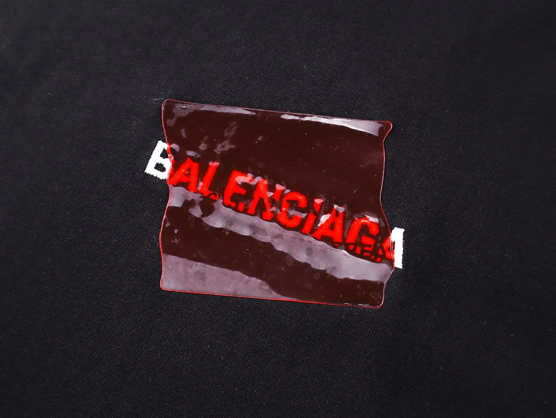 🅿️270 BALENCI*GA Paris tape-laminated long-sleeved T-shirt. The front and back panels are embroidered with imported Tajima machines. The effect is three-dimensional. The tape is embossed with imported transparent glue. Restore the brick cabinet. Exclusively pattern-woven and dyed 280g fabric. Threads are dyed in the same cylinder with zero color difference. The version adopts OS loose shoulder-drop version. Welcome to compare. Same style for men and women -Color: black -SIZE: Xs S M L Style number 8643#