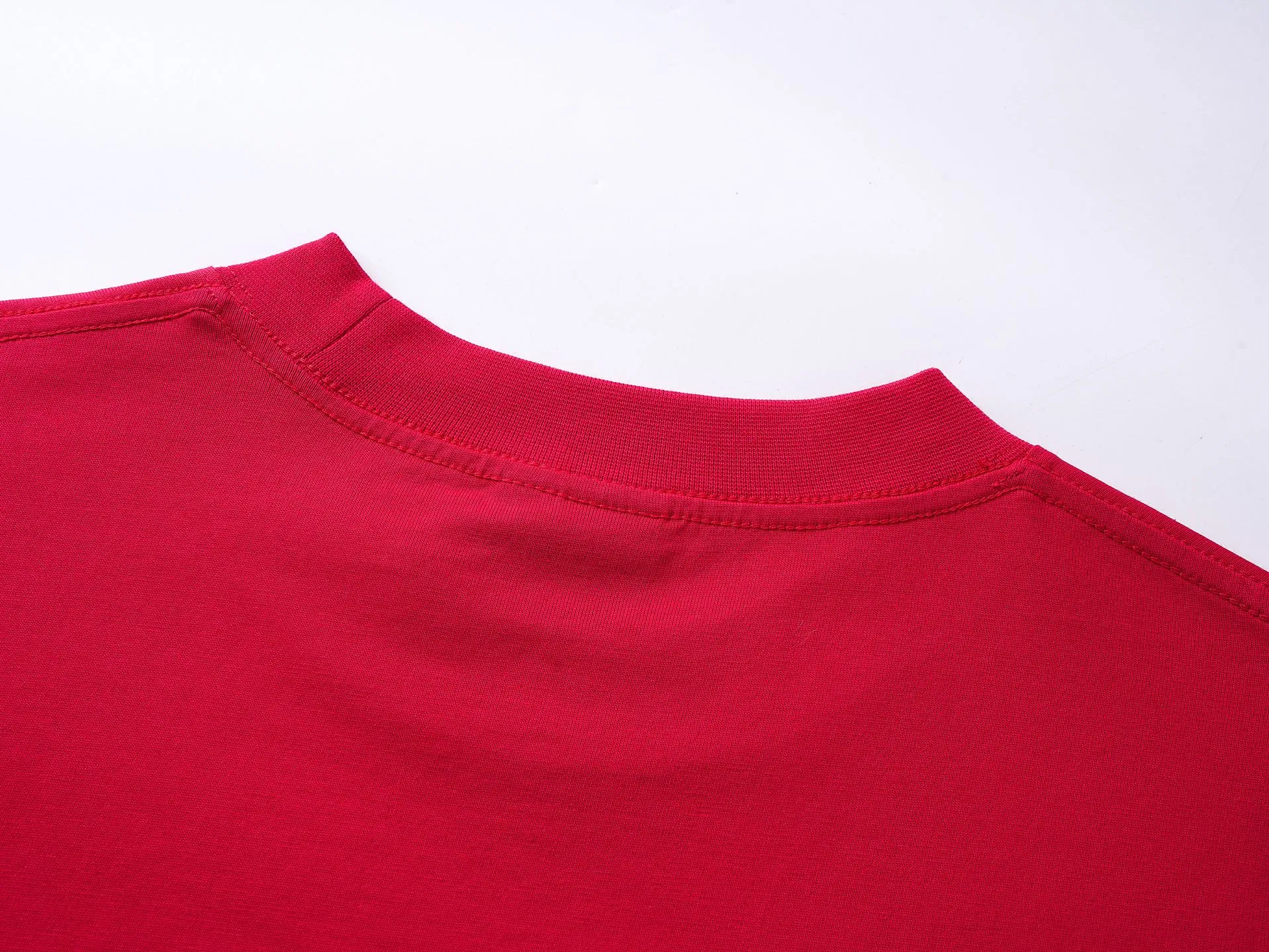 🅿️186 real photos [Top version. Official website quality] BALENCI*GA/Paris. SS25 latest model, Paris Chinese Valentine's Day limited edition, short-sleeved T-shirt with love LOGO embroidery on the front and love LOGO printing on the back. Brick cabinet synchronization. Genuine product developed at the first time, welcome to compare! The fabric is made of Paris ZP custom-woven and dyed cotton double yarn. Weighing 260 grams, the cloth surface is clean. The cloth pattern is clear, soft and comfortable. The threads are dyed with no color difference. The embroidery is done using imported Tajima embroidery machines. The printing uses environmentally friendly imported rubber paddles. The letters are clear and the effect is three-dimensional. The version adopts OS loose shoulder design. Same style for men and women. Code: BL253721 Color: black, red, pink, off-white Size: XS S M L