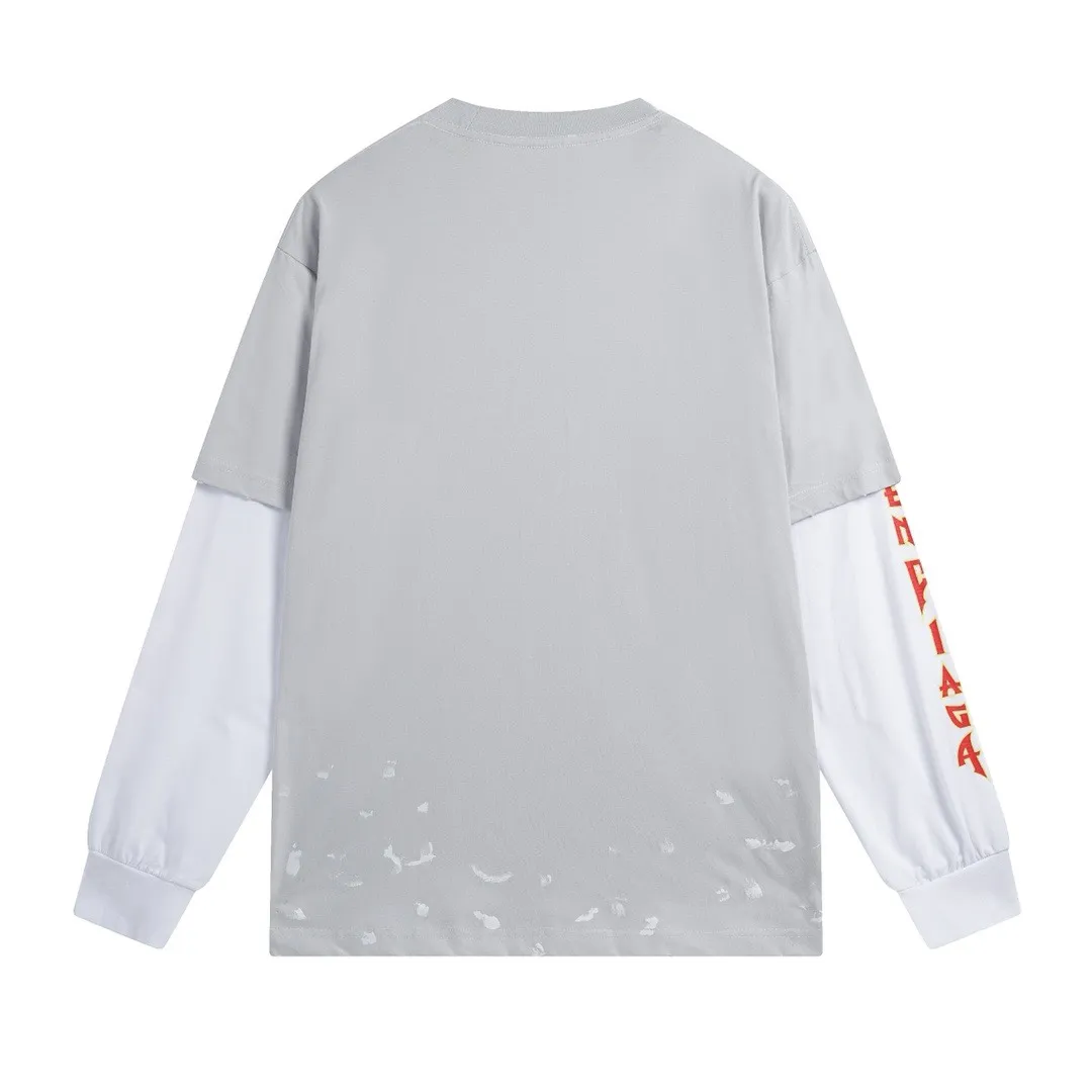 🅿️240 Detailed Picture [Top version. Official website quality] BALENCI*GA/Paris. Lightning letter straight crack print, washed, distressed and spliced ​​long-sleeved T-shirt. Brick cabinet synchronization. The fabric is made of Paris ZP custom-woven and dyed 100% cotton double yarn compact cotton. The weight is 260 grams, the cloth surface is clean. The cloth pattern is clear, soft and comfortable. The threads are dyed with no color difference. The classic pattern is printed with environmentally friendly imported tensile materials and precision printing screens. The letters are clear and the effect is three-dimensional. The ready-made clothes are hand-painted and restored to ZP, the ready-made clothes are worn and the brick cabinets are restored. Different market currency, welcome to compare, the version adopts OS loose shoulder version. Same style for men and women Coding: BL225025 Color: black, off-white Size: XS S M L