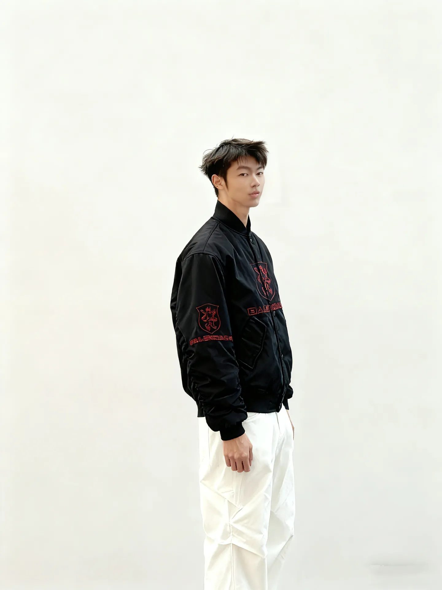 Balenciaga / Balenciaga Red Stripe Manchester United Embroidered Baseball Flight Padded Jacket Upper Body Consultation Pictureℹ️