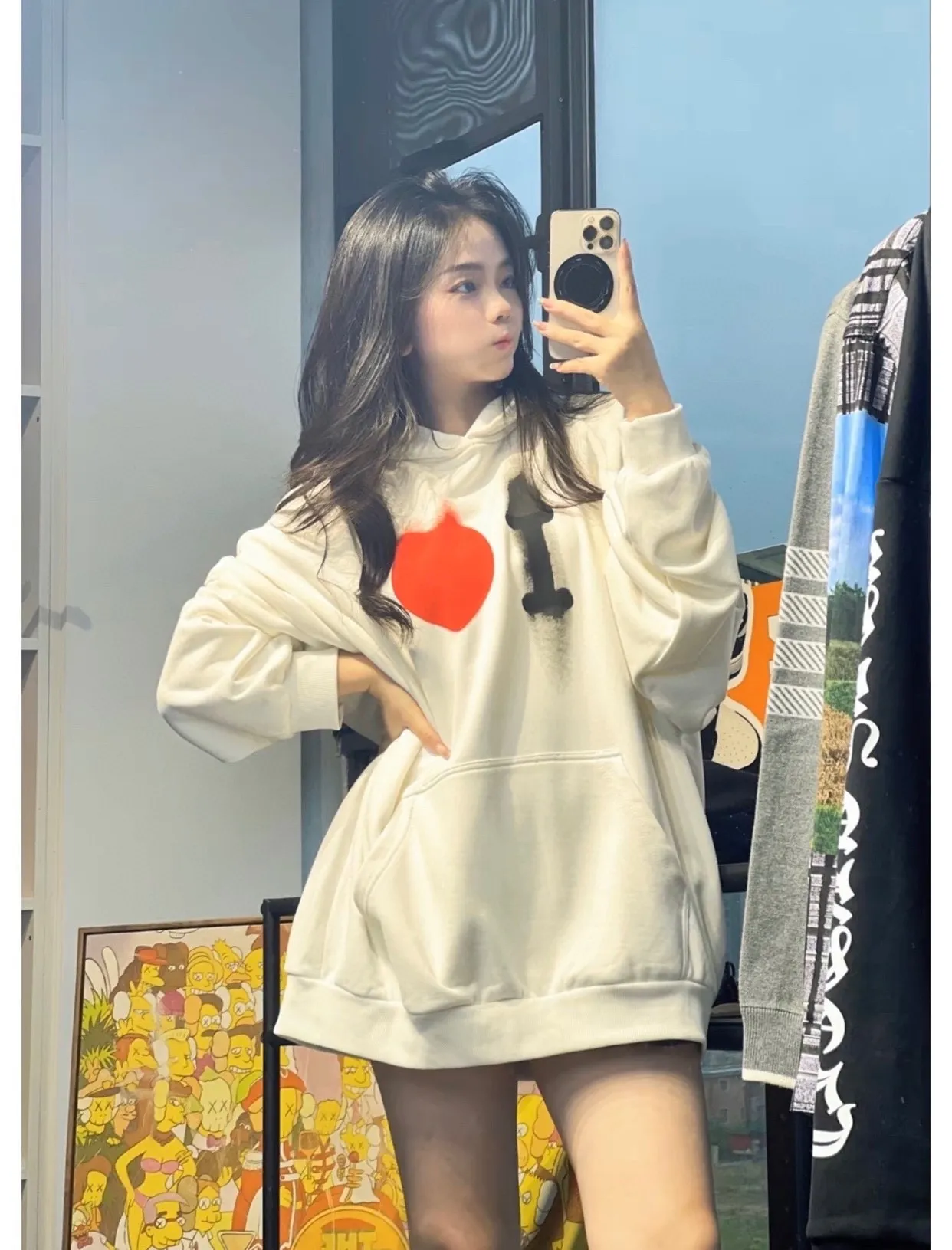 ♻️💯Reference model picture for the upper body❤️Top tested version BALENCIAGA love❤️Print male and female couple star same style pullover hoodie sweatshirt Decorated with I on the front ❤️Art work embroidery｜Brand logo embroidery on the lower back｜Distressed effect Heavy 480g pure cotton terry fabric, full of feel. The weight of the ready-made clothes is more than one kilogram, and the drape is very good! The new plate-making process that imitates hand embroidery has the rough feel of hand embroidery, and the stitching method is adjusted according to the original pattern. After embroidery, the stitching technique is imitated by hand embroidery, and the smooth curves highlight the embroidery effect.  The main body of the logo pattern is precision stitched; the embroidery is very fine and dense. Linen embroidery thread is used combined with dense processing to increase the three-dimensional effect, and the embroidery body has a subtle matte visual texture. Color: washed black white Size: S--XL P:390